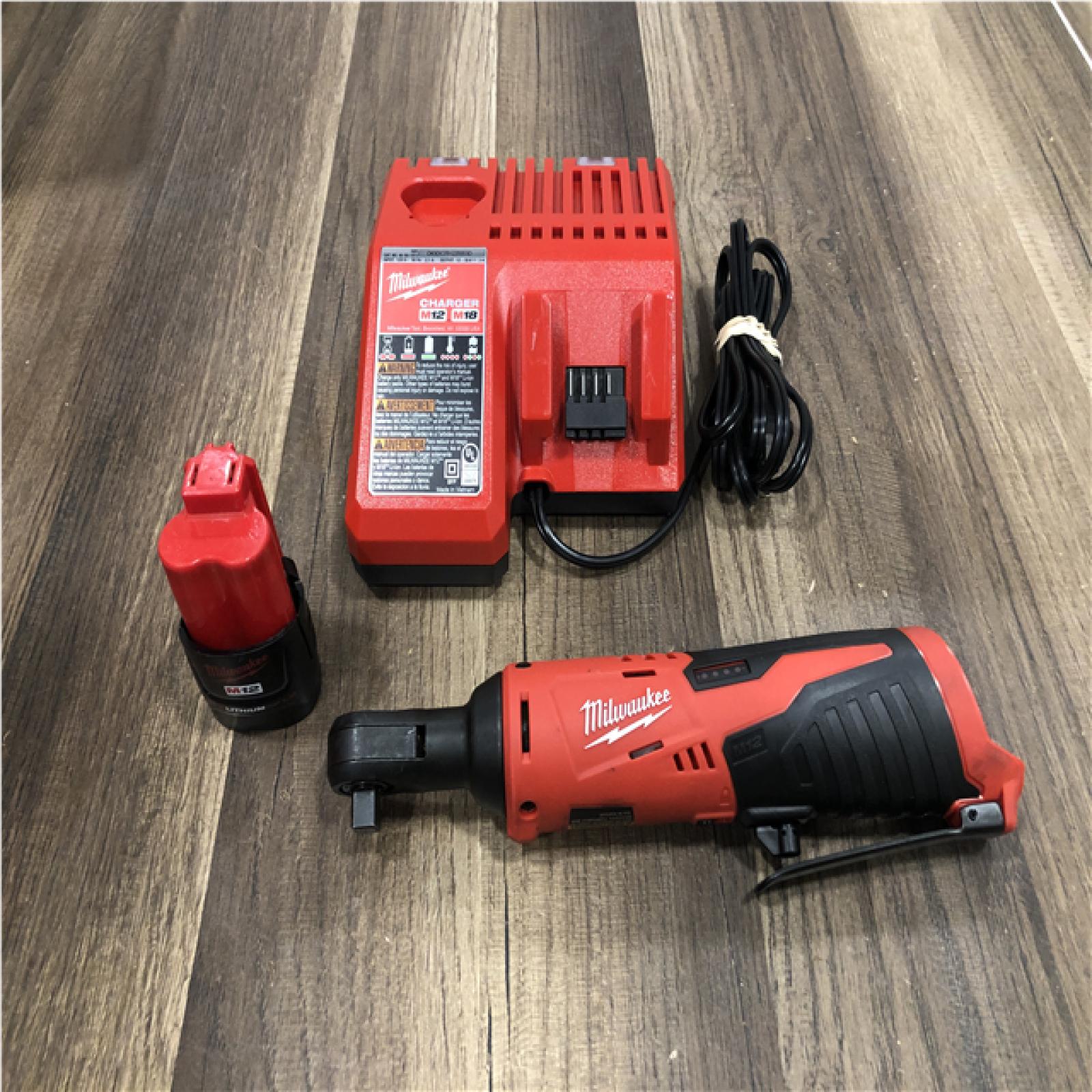 AS-IS  Milwaukee M12 12V Lithium-Ion Cordless 3/8 in. Ratchet Kit