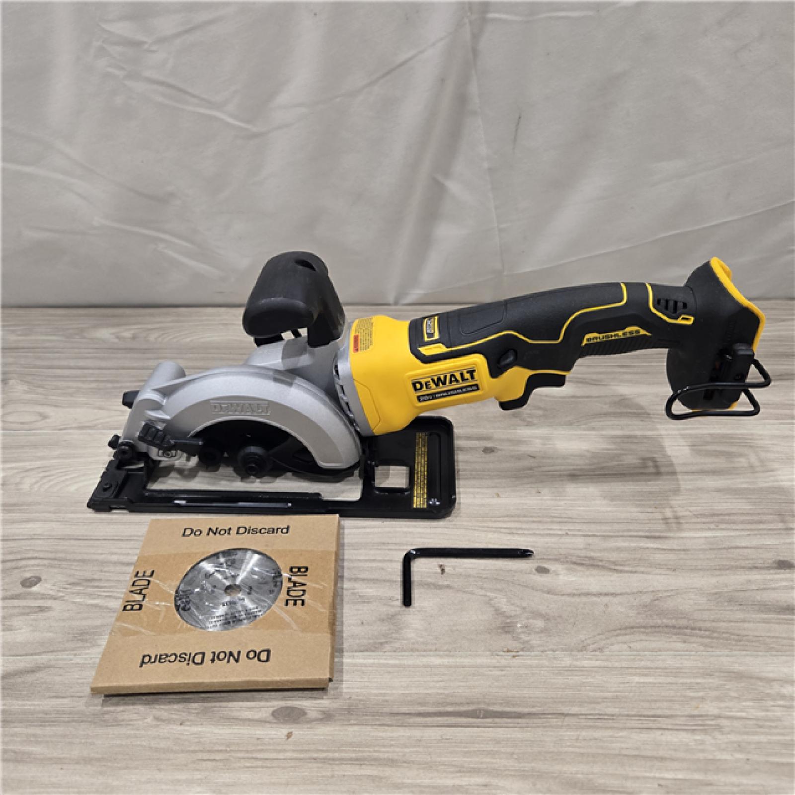 AS-IS DEWALT ATOMIC 20V MAX Cordless Bruhless 4-1/2 in. Circular Saw (Tool Only)