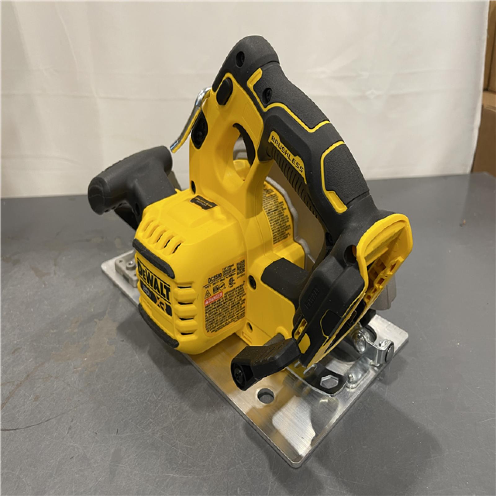 AS-IS - DEWALT 20-Volt MAX 7-1/4 in. Cordless Circular Saw