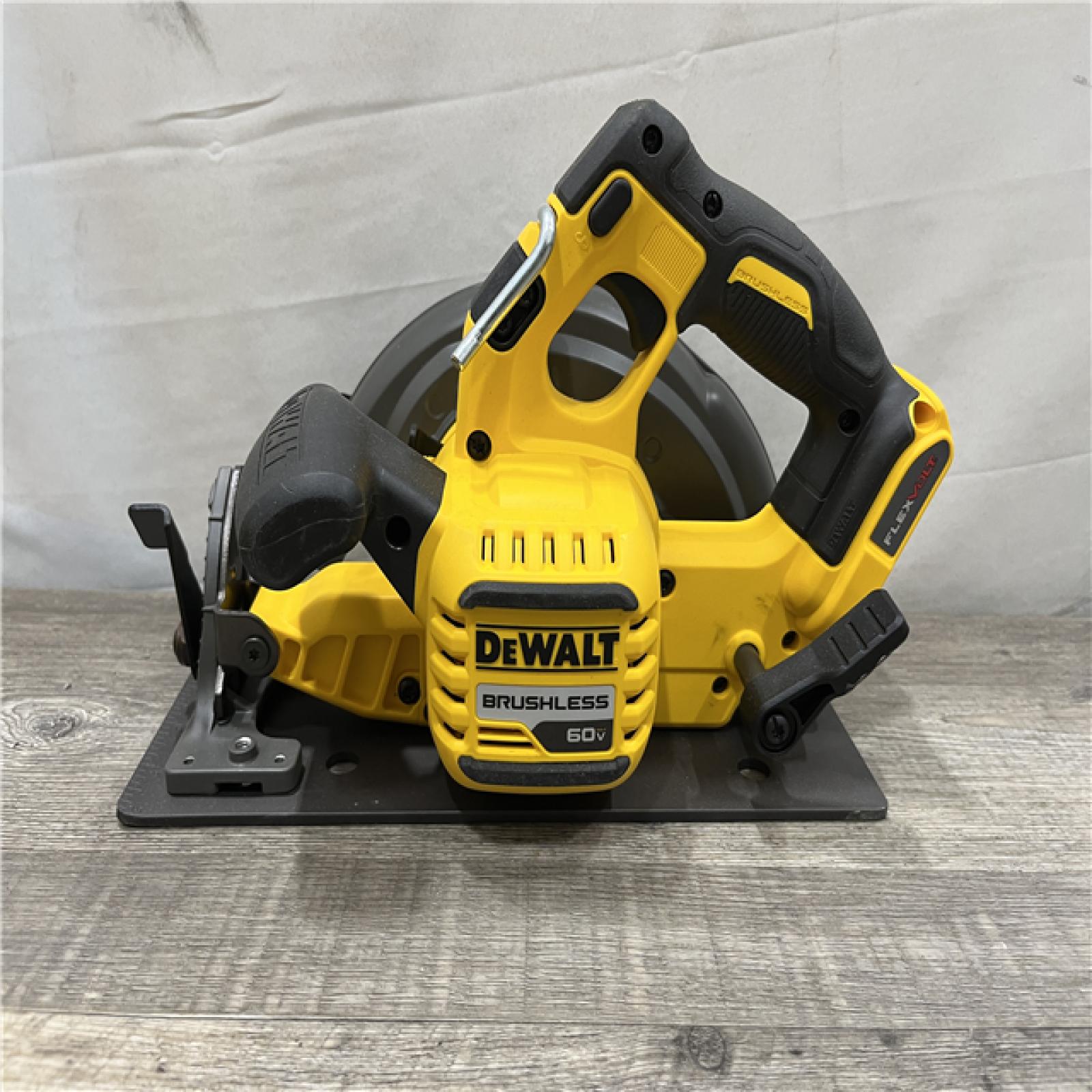 AS-IS DEWALT FLEXVOLT 60V MAX Cordless Brushless 7-1/4 in. Circular Saw with Brake (Tool Only)