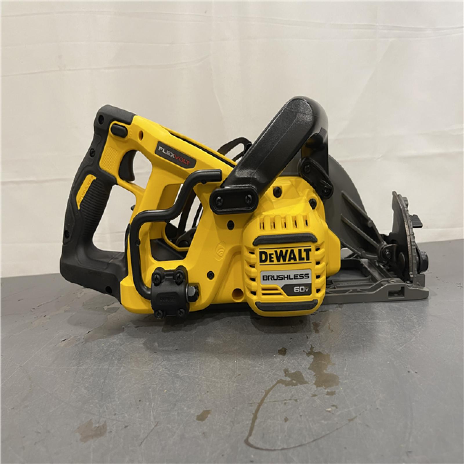 AS-IS - DEWALT FLEXVOLT 60V MAX Cordless Brushless 7-1/4 in. Wormdrive Style Circular Saw