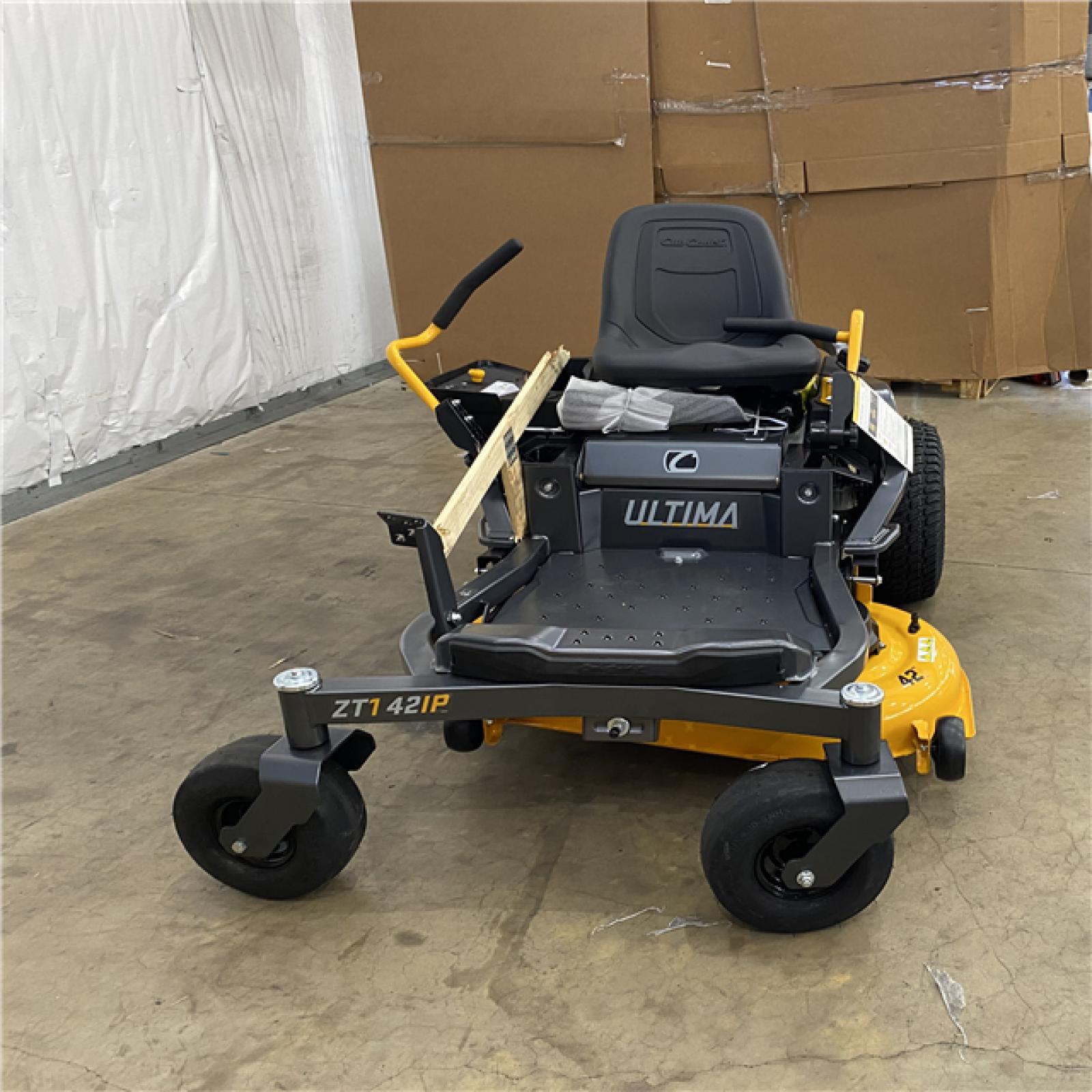 HOUSTON LOCATION - AS-IS Cub Cadet Ultima ZT1 42IP