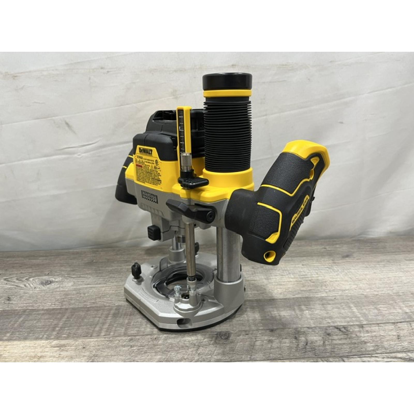 AS-IS DEWALT 20V MAX XR 2-1/4 Peak HP Brushless Cordless Plunge Router (Tool Only)