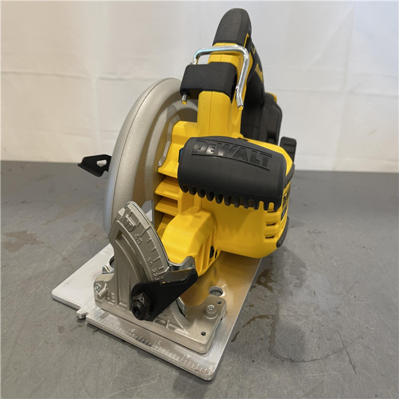 AS-IS - DEWALT 20-Volt MAX 7-1/4 in. Cordless Circular Saw