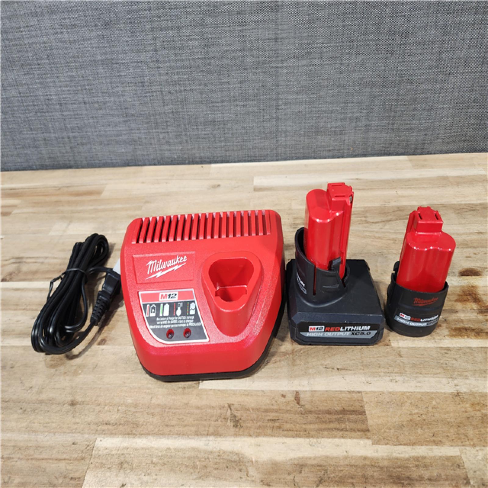 HOUSTON LOCATION - AS-IS Milwaukee 2 Tool Combo Kit W/ (2) Battery & Charger
