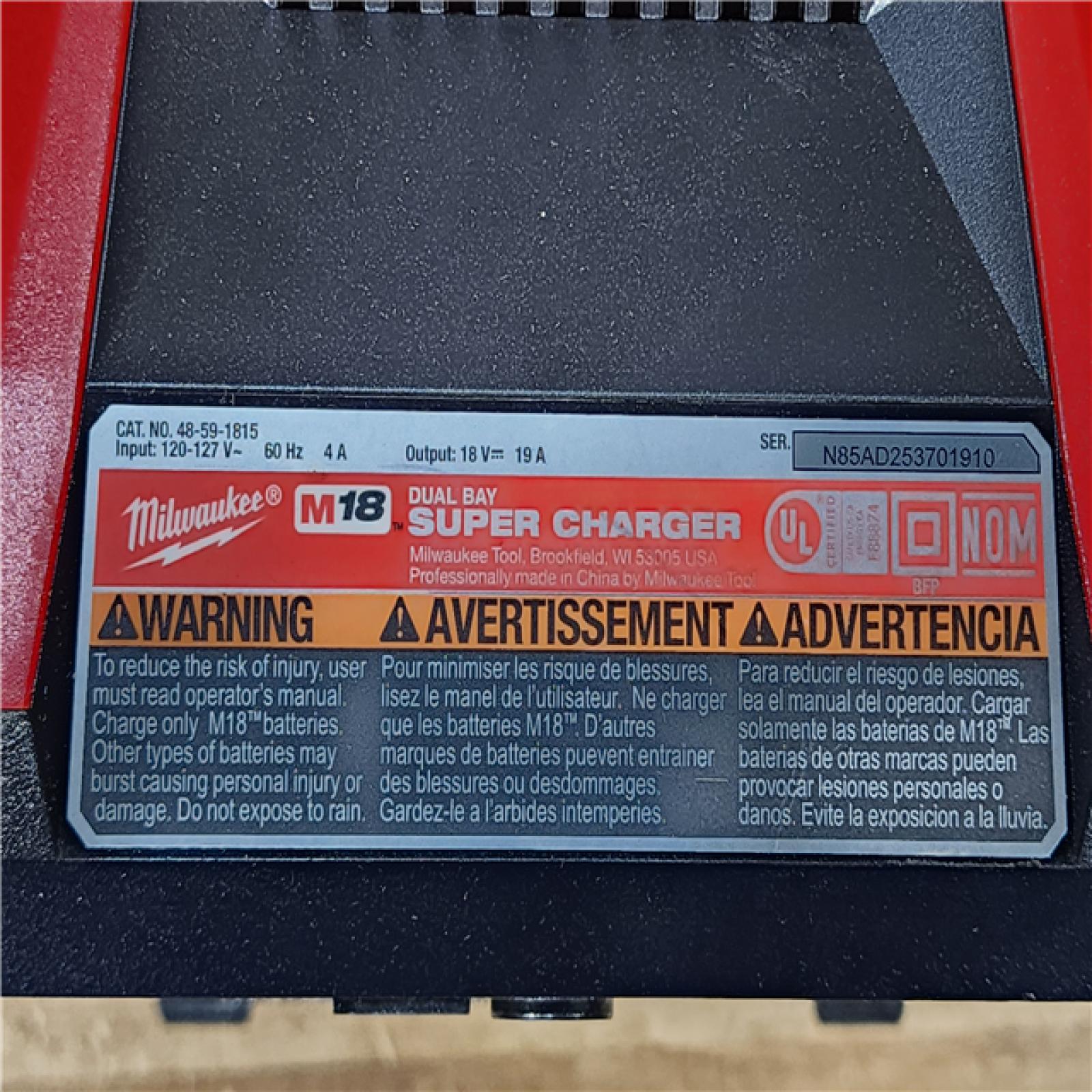 HOUSTON LOCATION - AS-IS Milwaukee M18 18V Dual Bay Simultaneous Super Charger (Tool-Only)