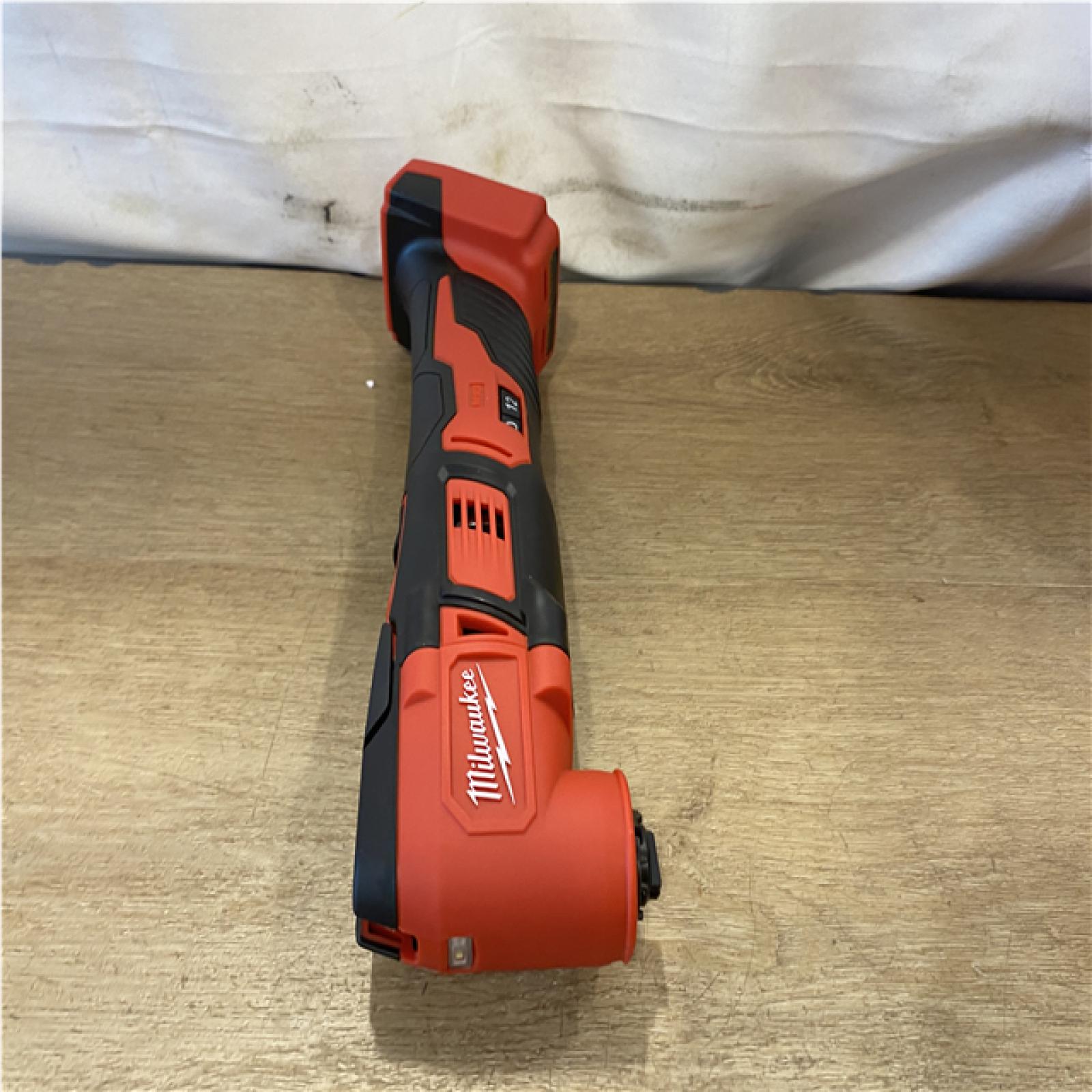 AS-IS Milwaukee 18V Lithium-Ion Cordless Oscillating Multi-Tool Kit