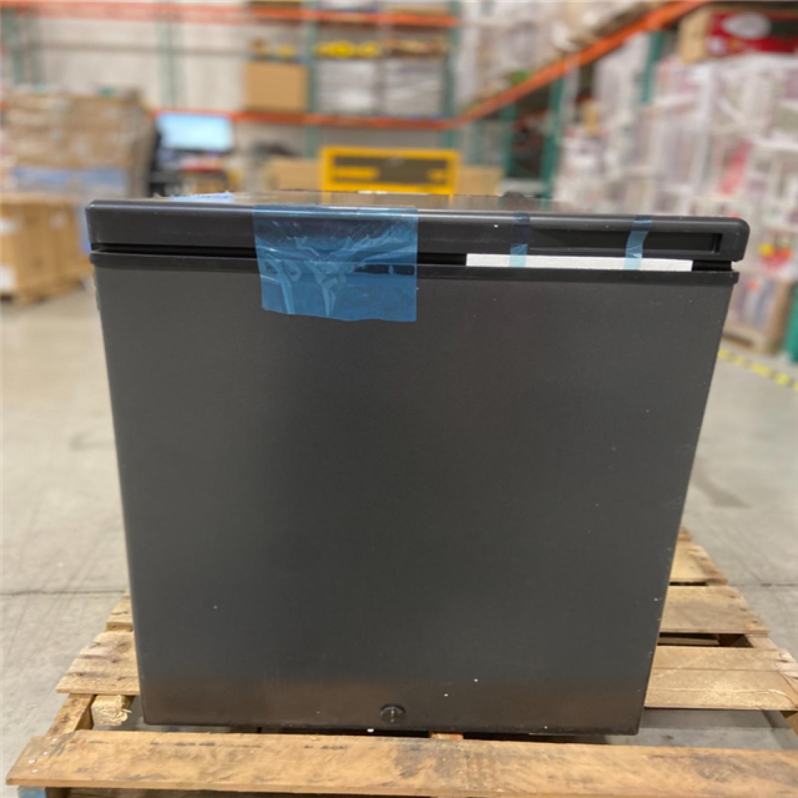 DALLAS LOCATION - Frigidaire 10 cu. ft. Freezer with Manual Defrost Chest Freezer Easy Drain in Black Garage Ready