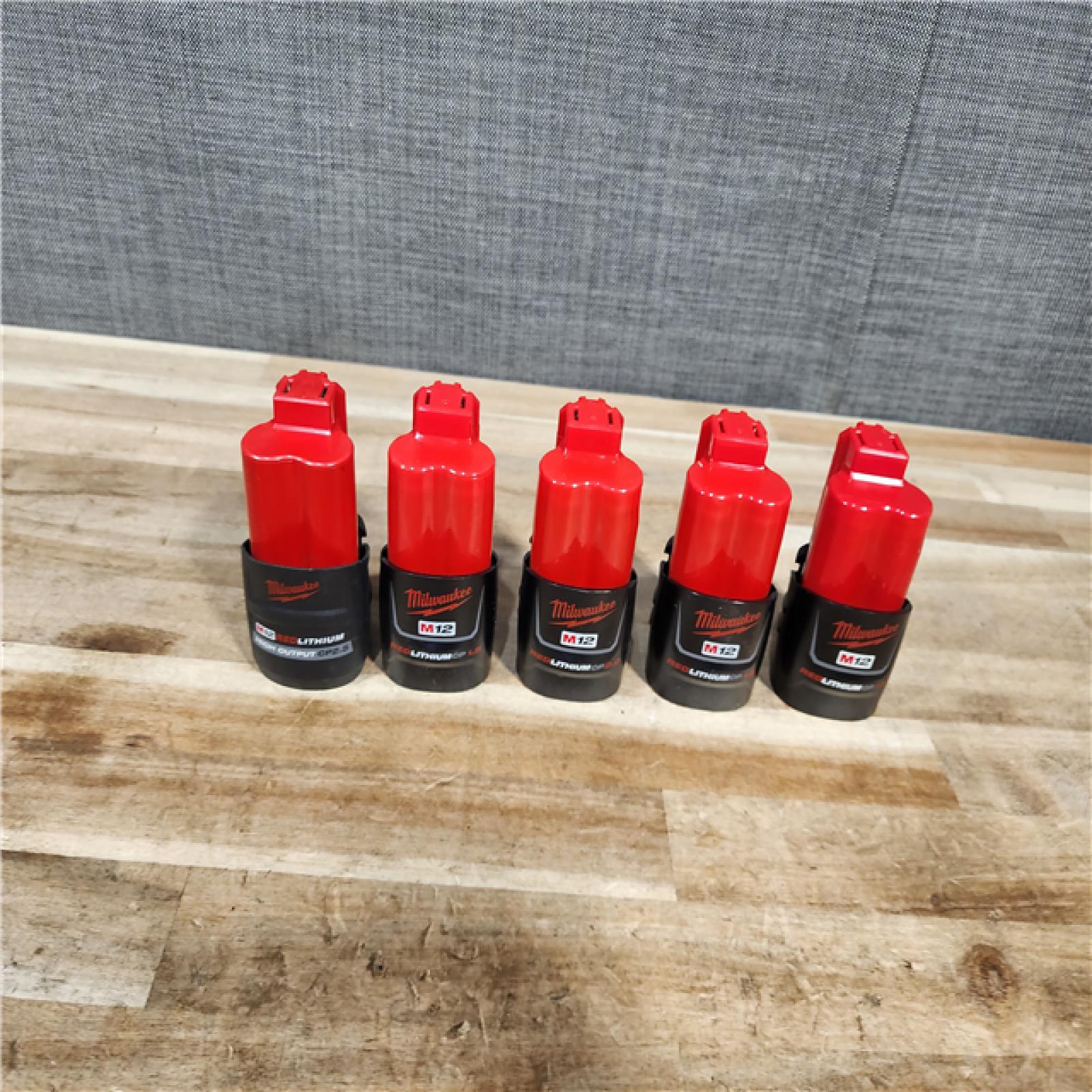 HOUSTON LOCATION - AS-IS MILWAUKEE BATTERY PACK QTY - 10