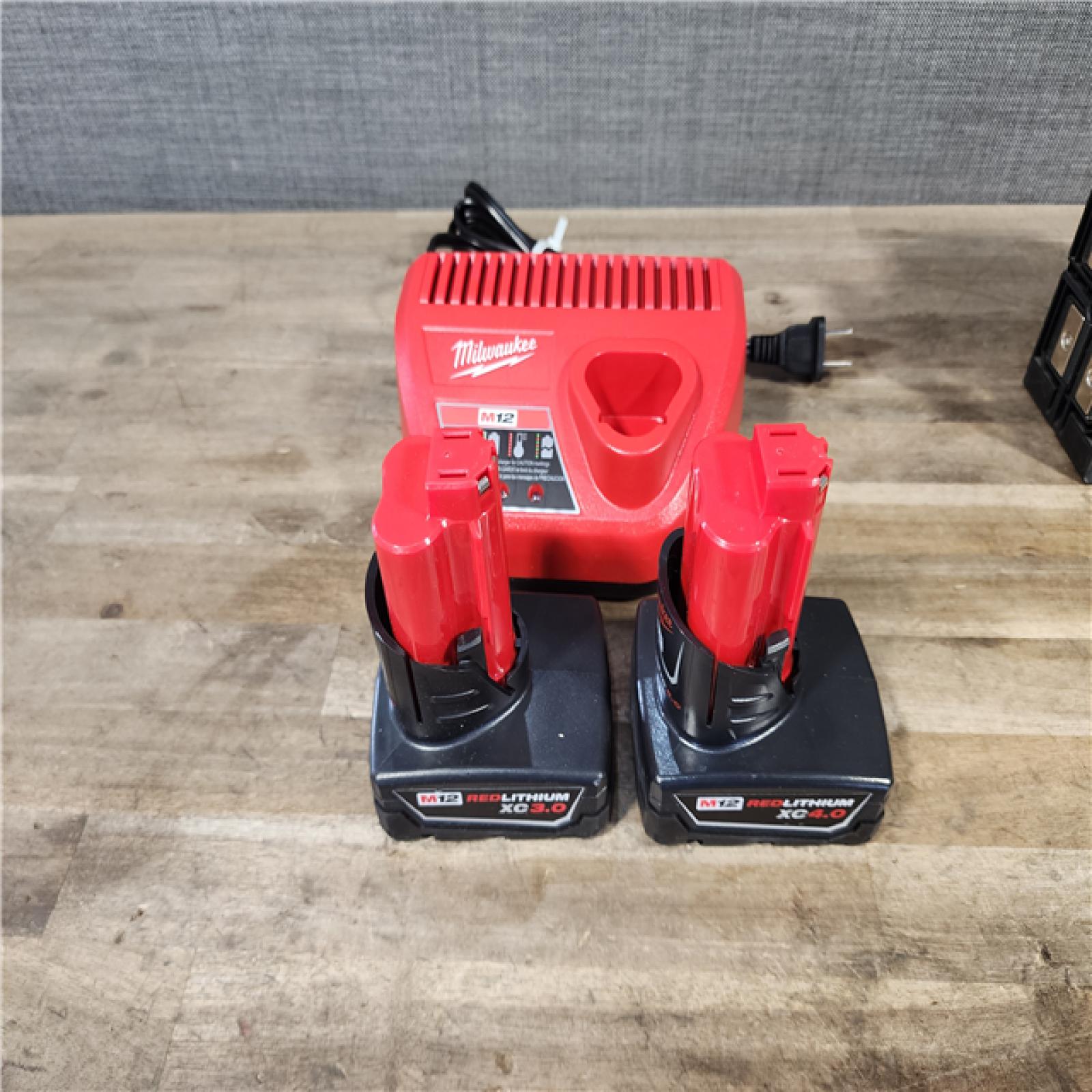 HOUSTON LOCATION - AS-IS MILWAUKEE 2 TOOL COMBO KIT W/ (2) BATTERY & CHARGER