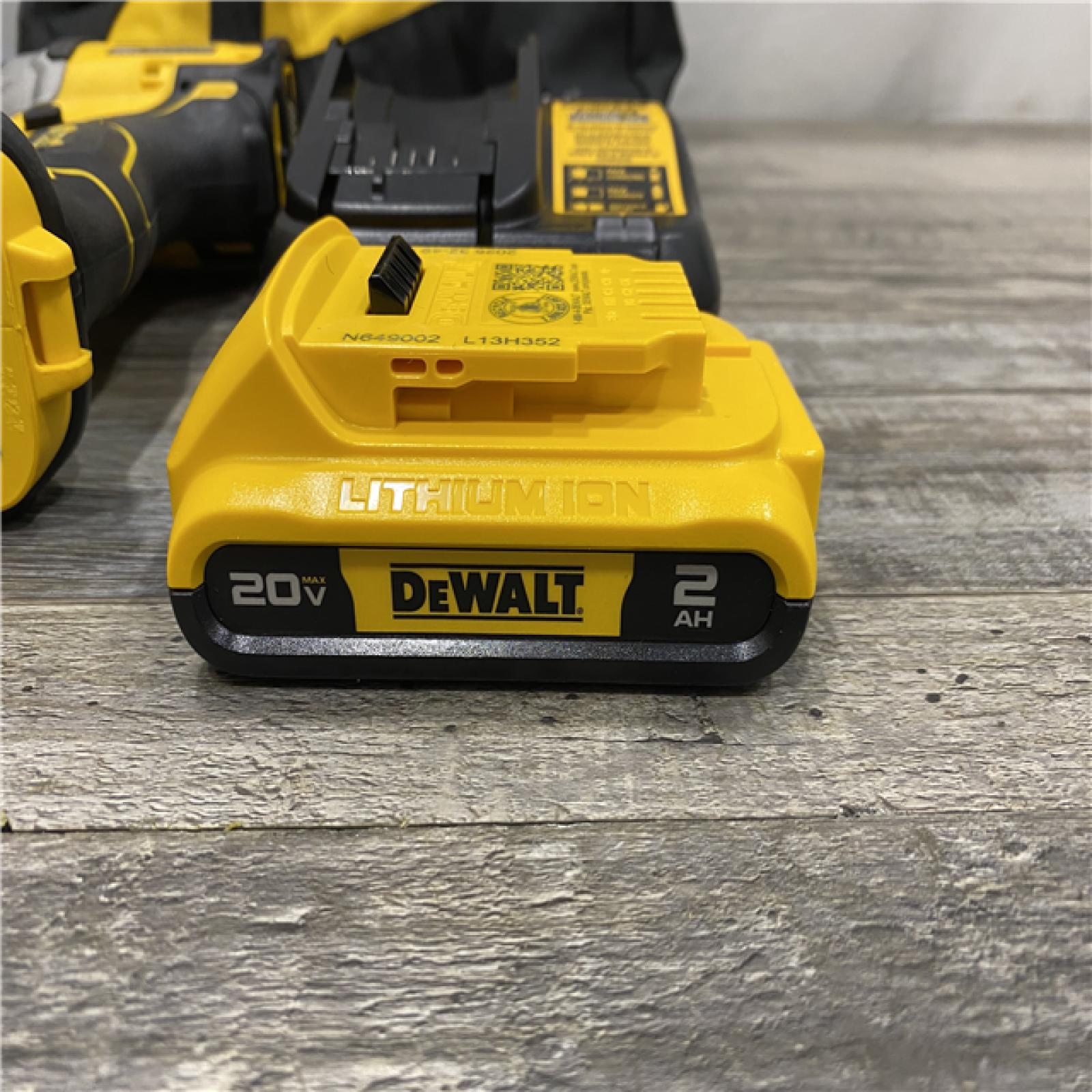 AS-IS DEWALT Atomic 20V Max Lithium-Ion Brushless Cordless Compact 1/4 in. Impact Driver Kit