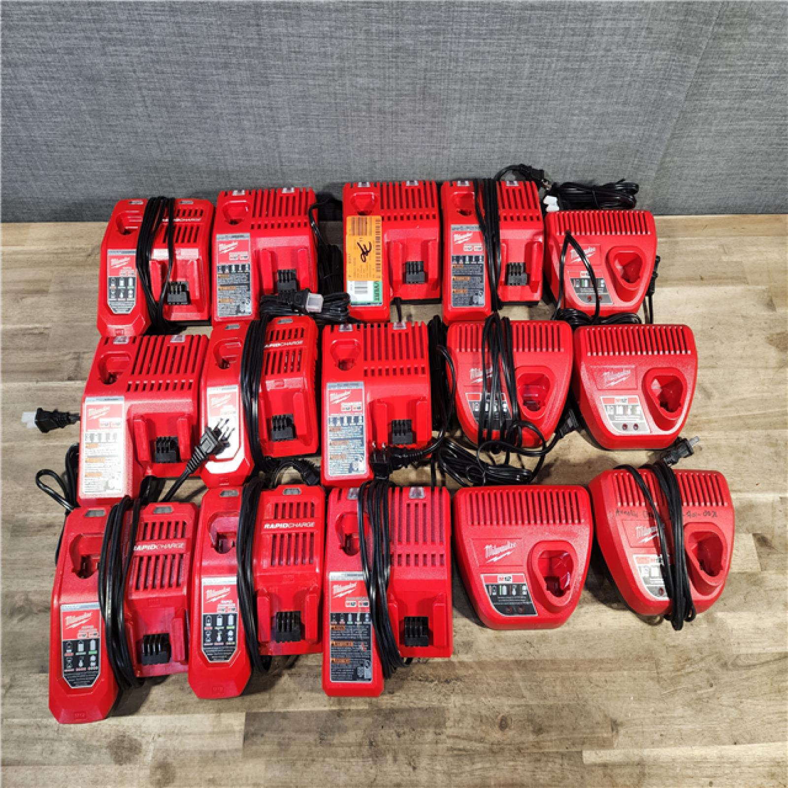 HOUSTON LOCATION - AS-IS MILWAUKEE BATTERY CHARGER PACK QTY - 15