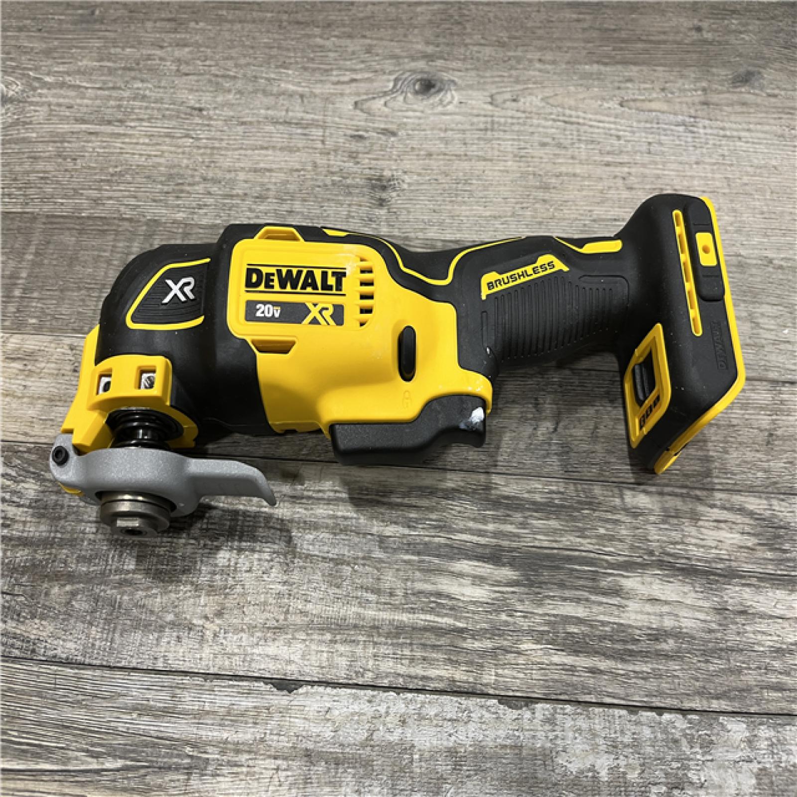 AS-IS DEWALT 20V MAX XR Cordless Brushless 3-Speed Oscillating Multi Tool Kit