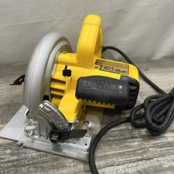 AS-IS DEWALT 15 Amp Corded 7-1/4 in. Lightweight Circular Saw