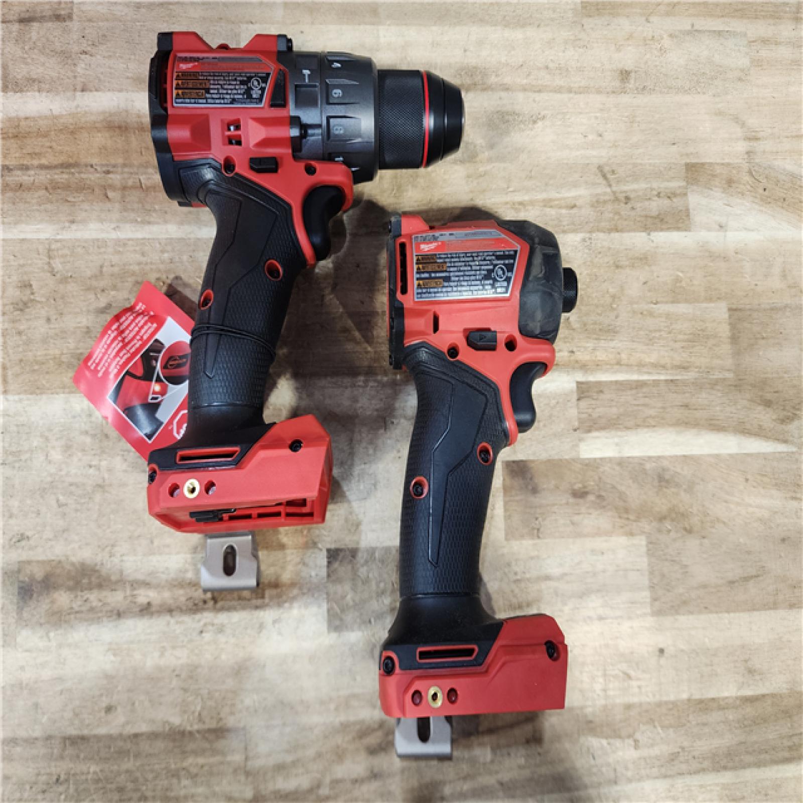 HOUSTON LOCATION - AS-IS Milwaukee 2 Tool Combo Kit W/ (2) Battery & Charger