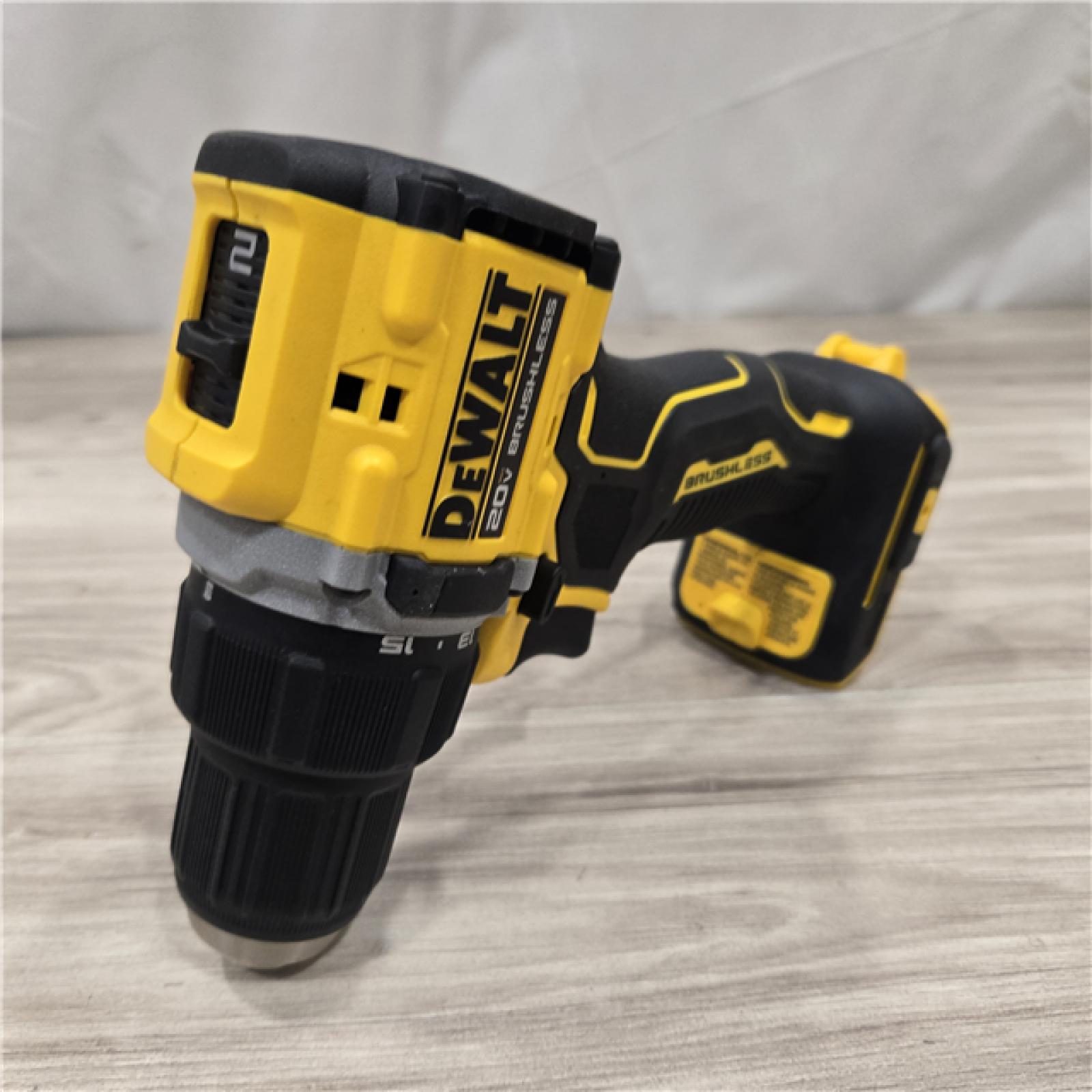 AS-IS DEWALT ATOMIC COMPACT SERIES 20V MAX* Cordless 1/2 Drill/Driver Kit