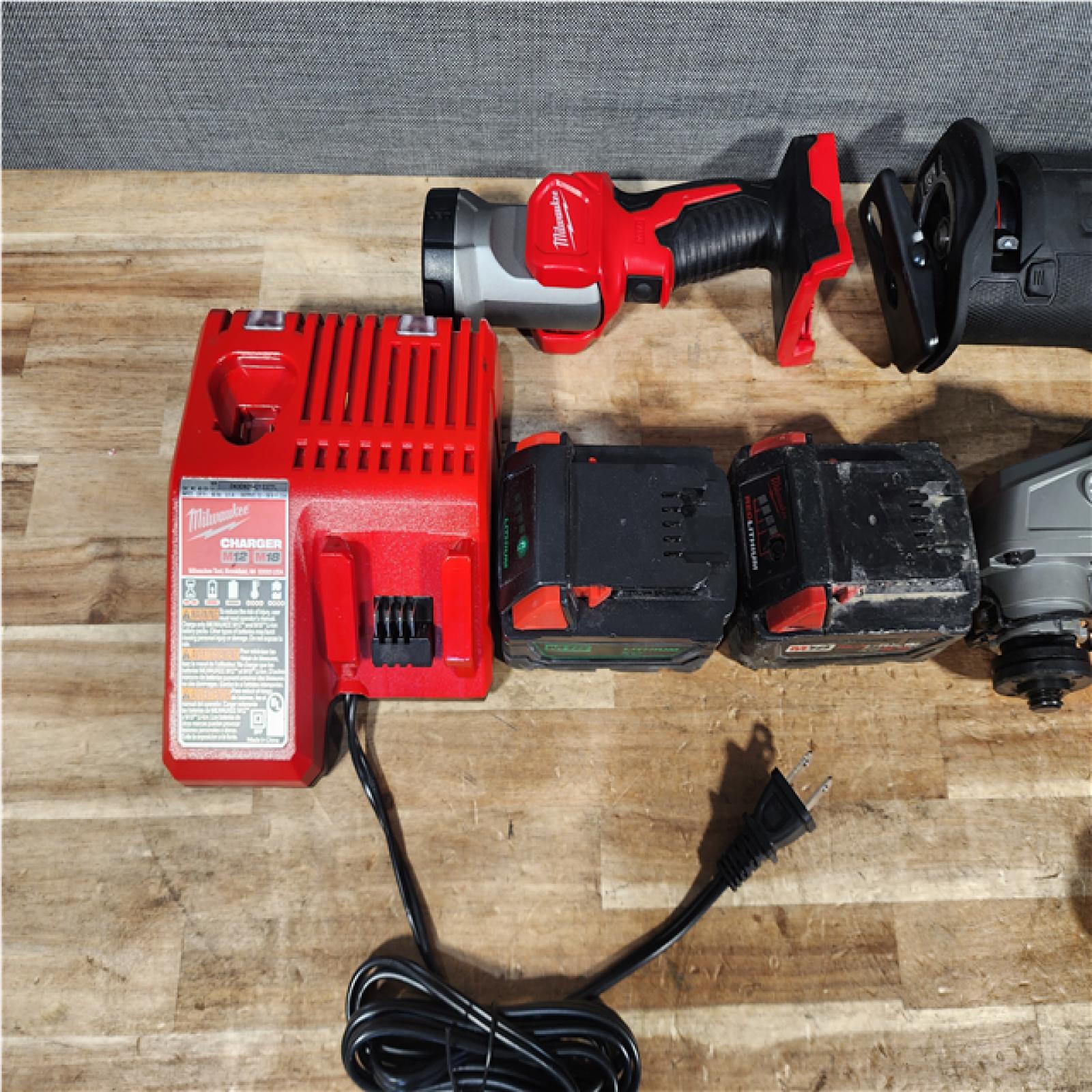 HOUSTON LOCATION - AS - IS Milwaukee 5 Tool Combo Kit W/ (2) Battery & Charger