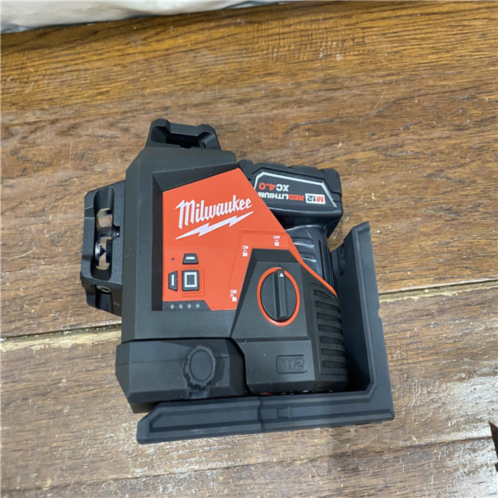 AS-IS Milwaukee-3632-21 M12 Green Beam Laser 360Â° 3-Plane Kit