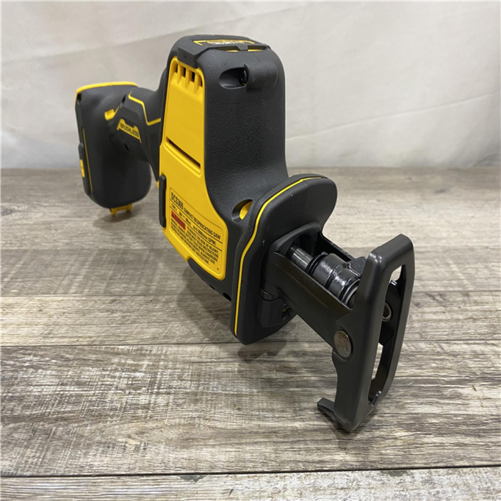 LIKE NEW - DEWALT ATOMIC 20V MAX Cordless Brushless Compact Reciprocating Saw (Tool Only)