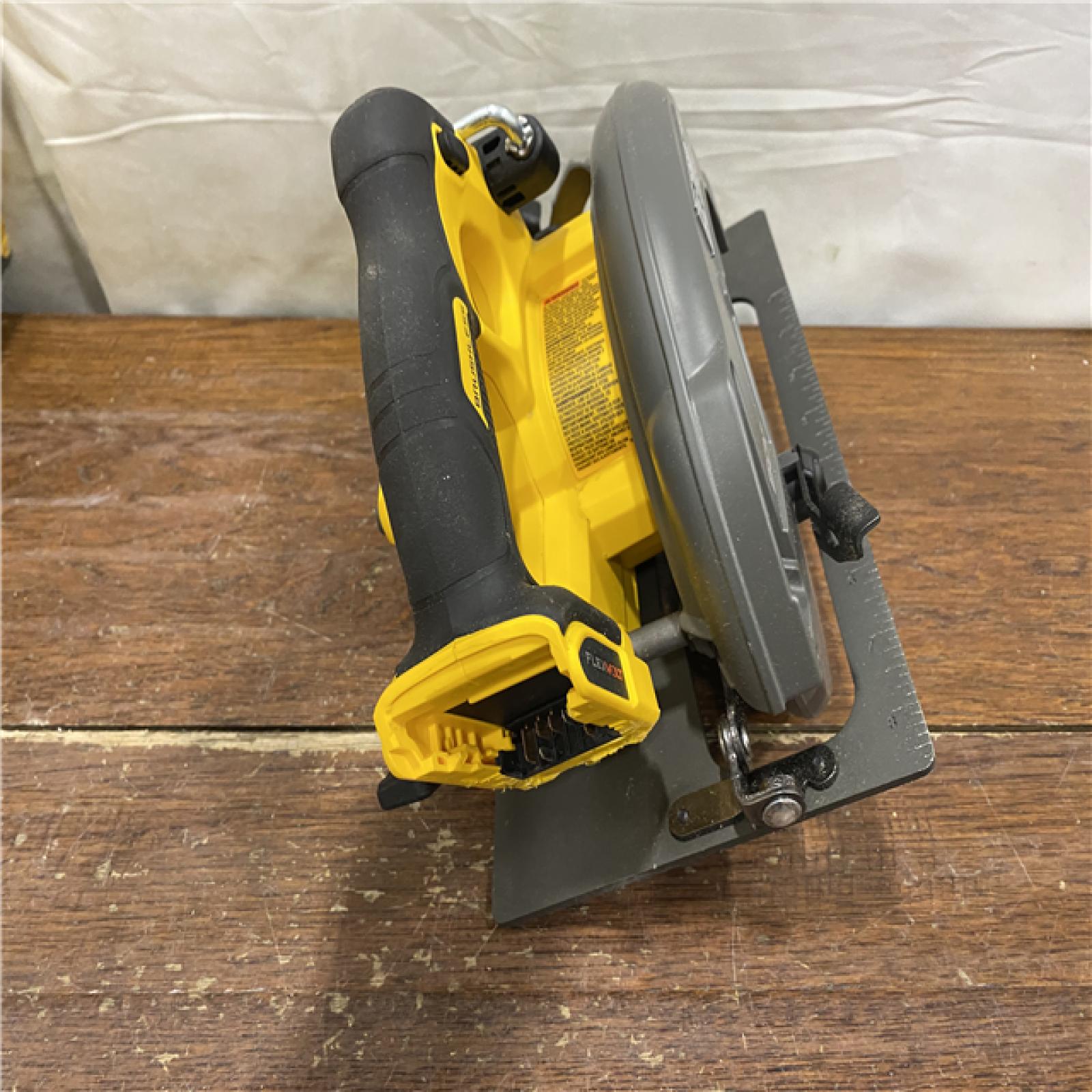 AS-IS DeWALT Flexvolt Max 7-1/4  60V Brushless Circular Saw DCS578B