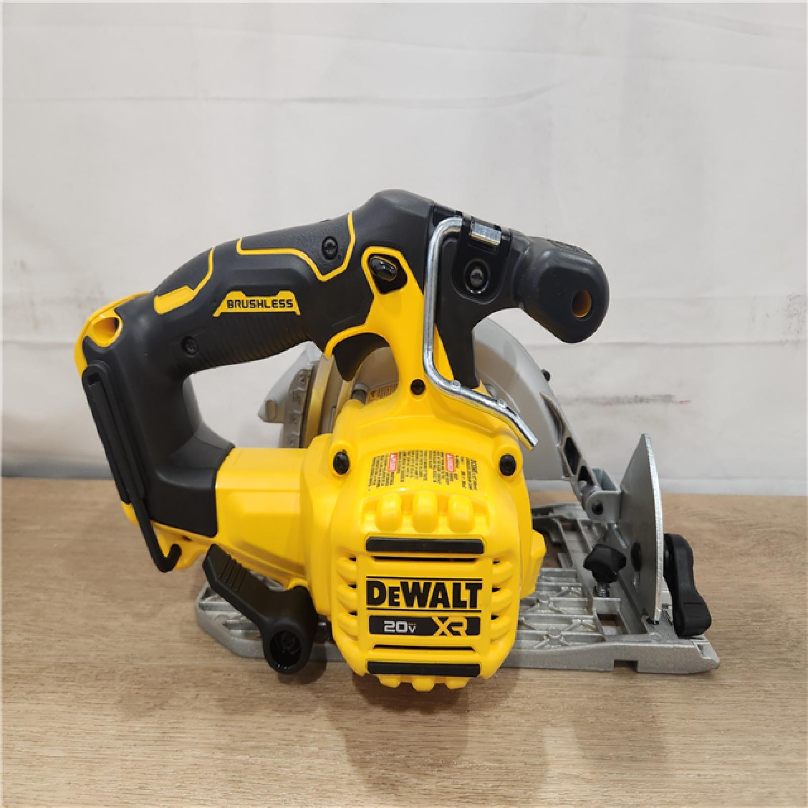 AS-IS- DeWALT DCS565B 20V Max Brushless 6.5   Cordless Circular Saw