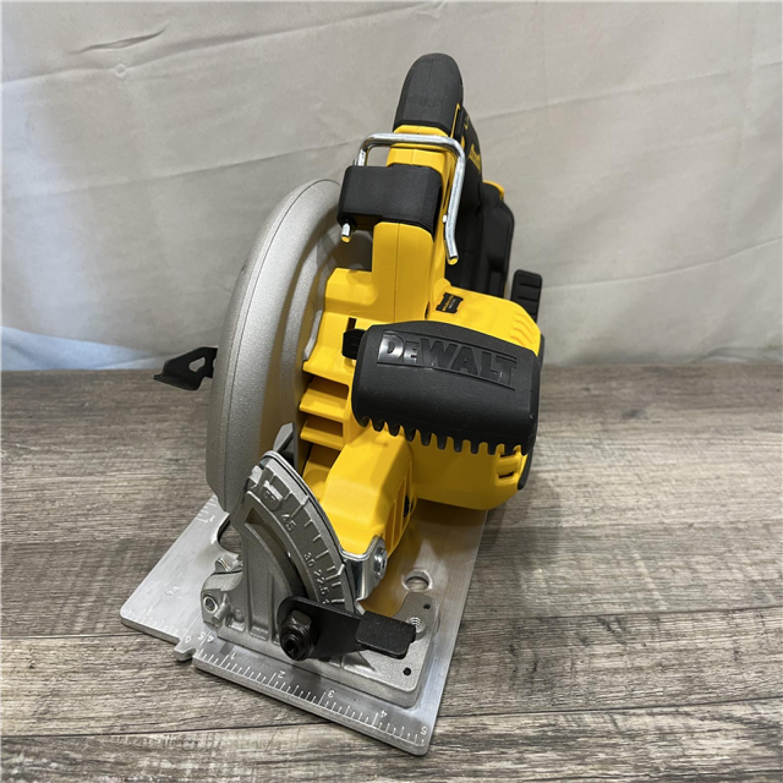 AS-IS DEWALT 20-Volt MAX 7-1/4 in. Cordless Circular Saw (Tool Only)