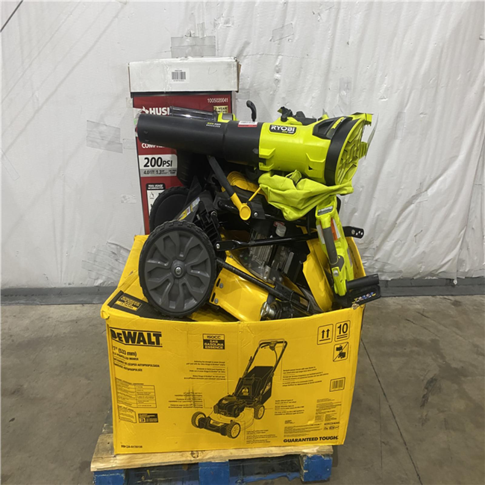 Houston Location AS IS - outdoor pallet