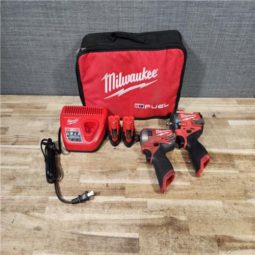 HOUSTON LOCATION - AS - IS Milwaukee 2 Tool Combo Kit W/ (2) Battery & Charger