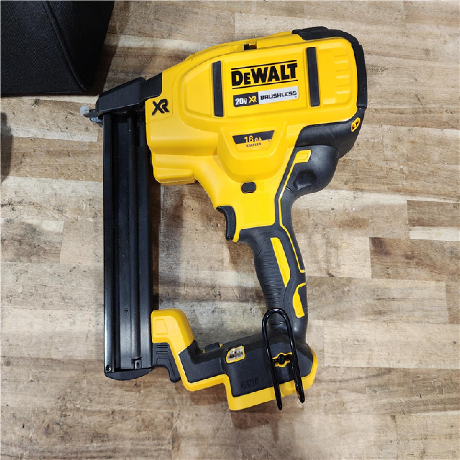 HOUSTON LOCATION - AS - IS DEWALT 20V MAX XR Lithium-Ion Cordless 18-Gauge Narrow Crown Stapler Kit