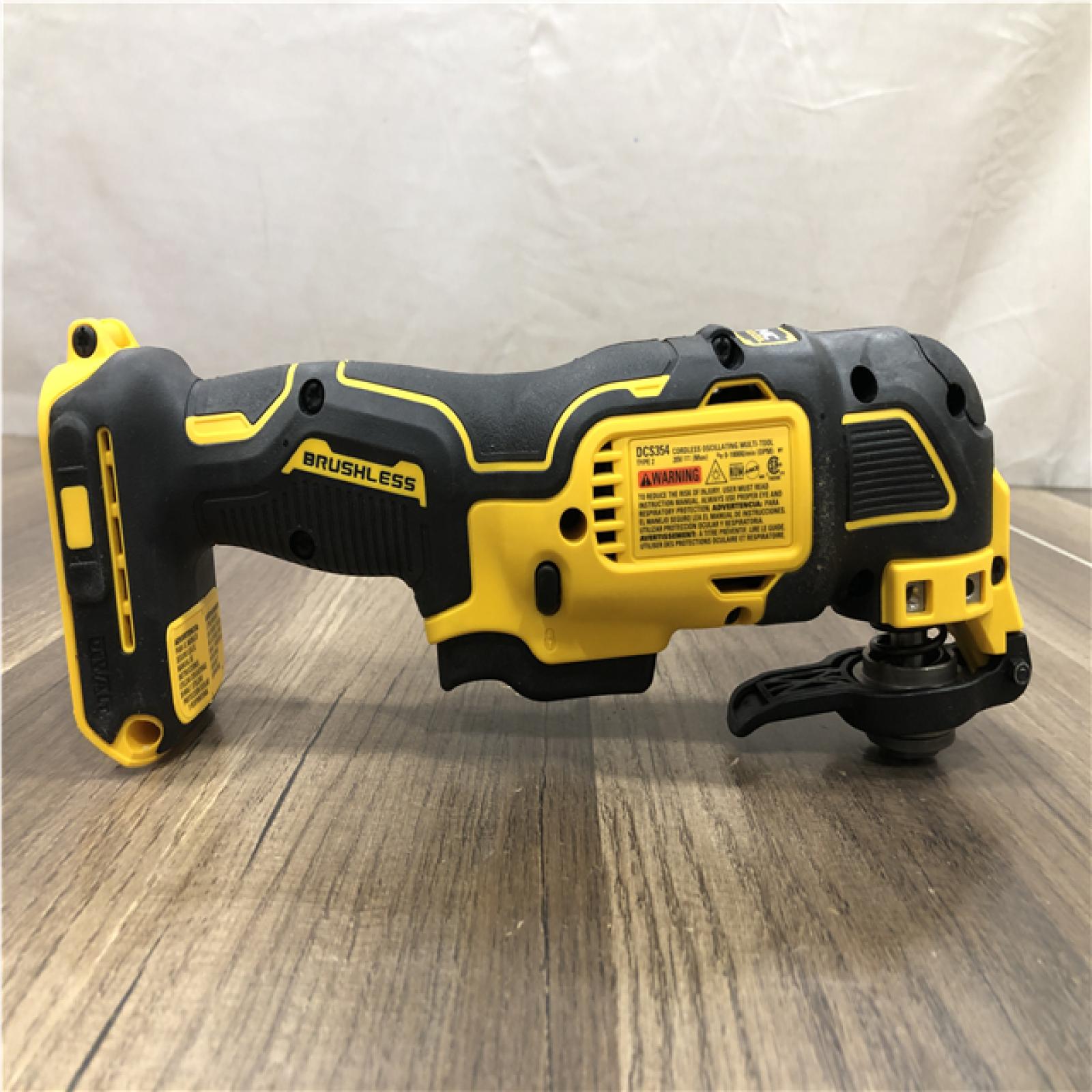 AS-IS DEWALT ATOMIC 20V MAX Cordless Brushless Oscillating Multi Tool Kit