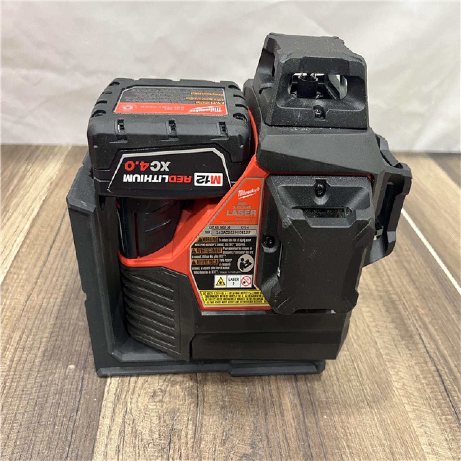 AS-IS Milwaukee-3632-21 M12 Green Beam Laser 360° 3-Plane Kit