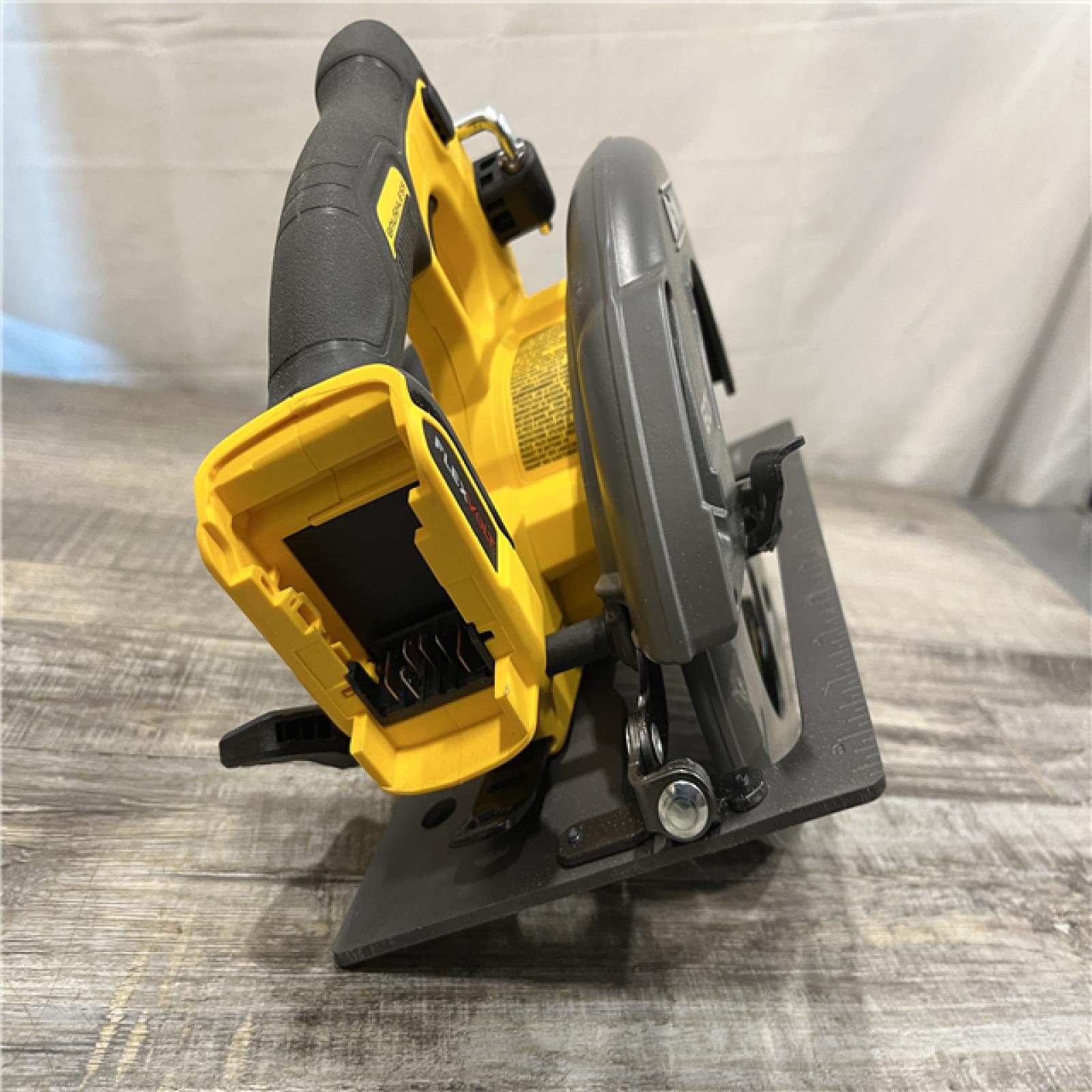 AS-IS DEWALT FLEXVOLT 60V MAX Cordless Brushless 7-1/4 in. Circular Saw with Brake (Tool Only)