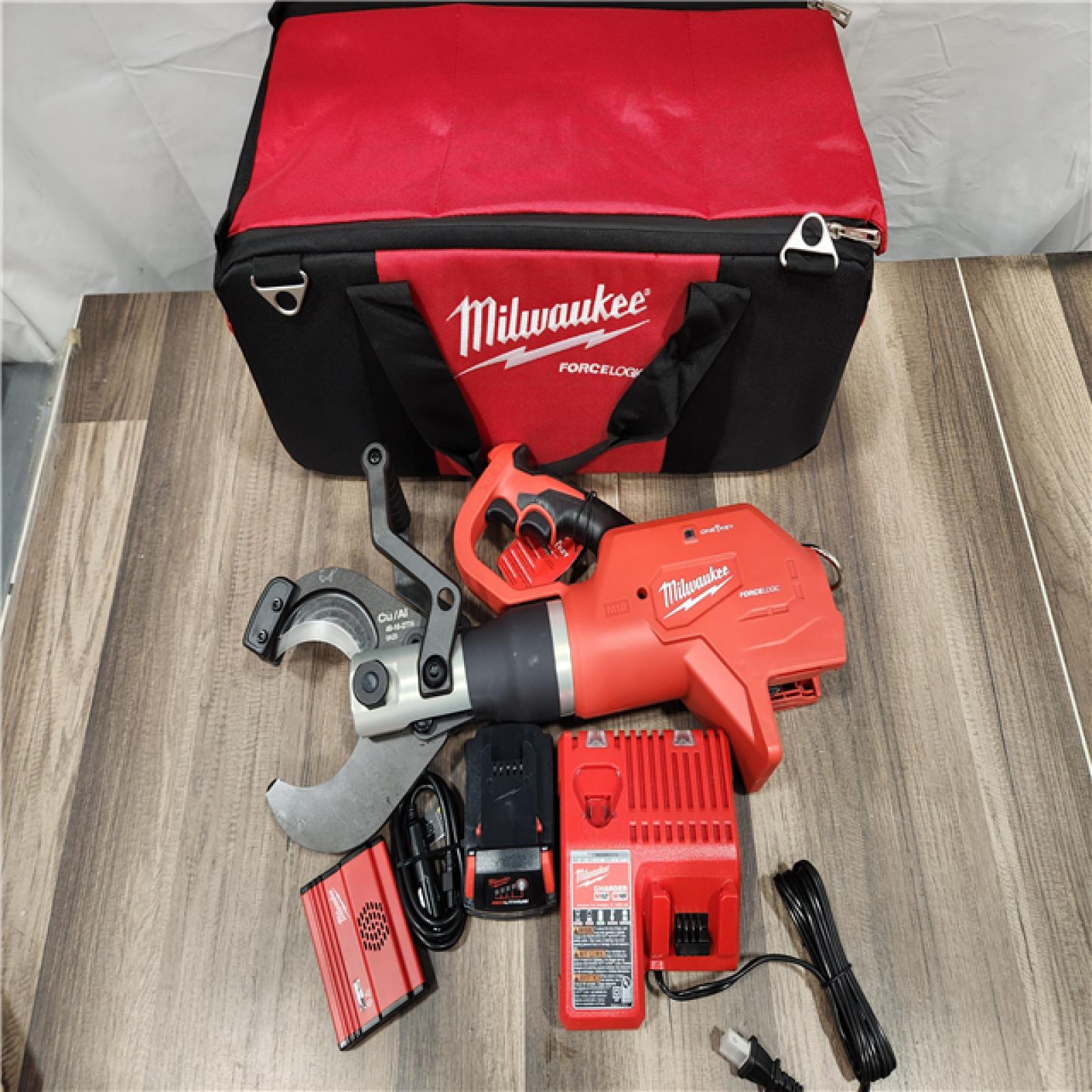 AS-IS Milwaukee M18 18V Lithium-Ion Cordless FORCE LOGIC 3 in. Underground Cable Cutter W/ (1) 5.0Ah Battery, Charger, Tool Bag