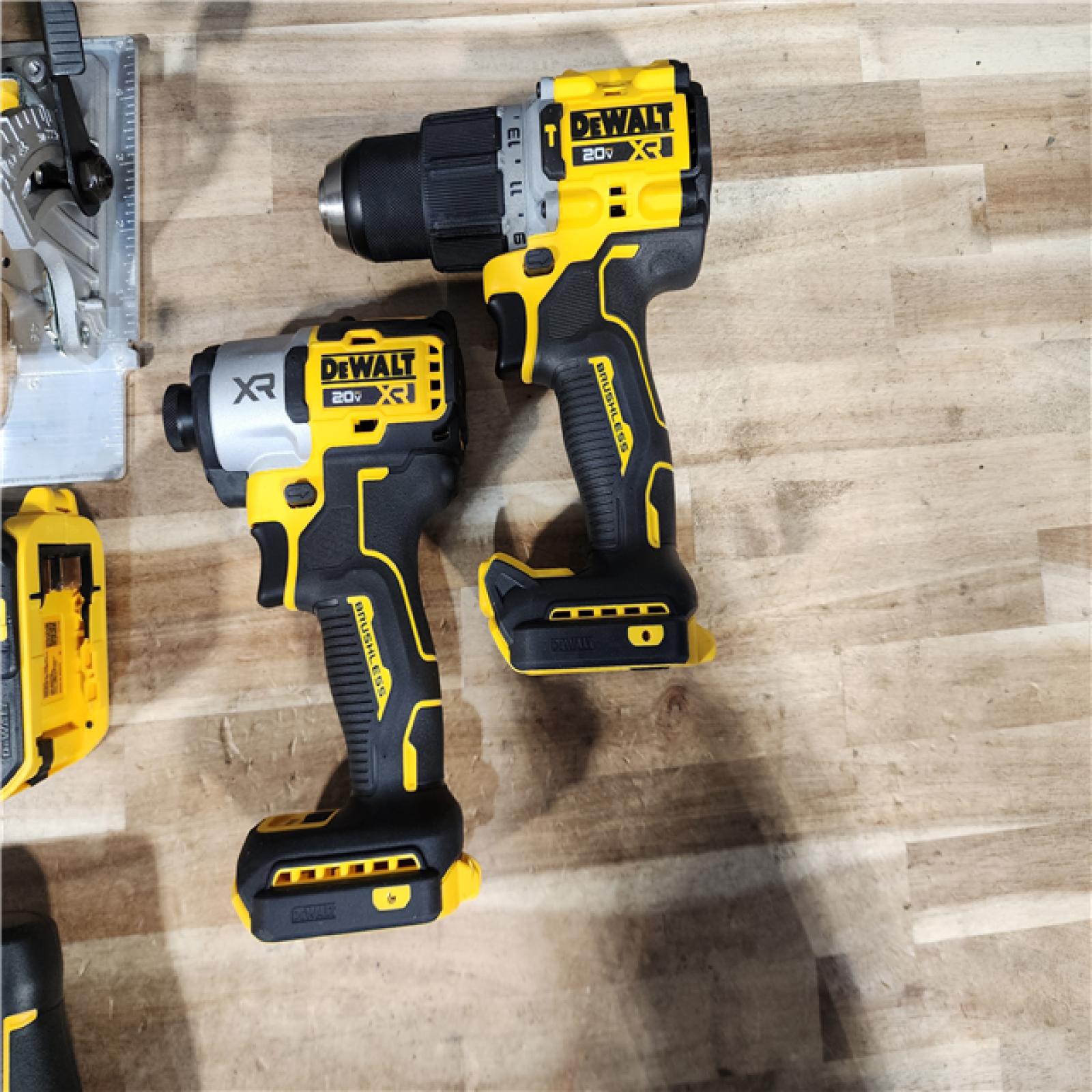 HOUSTON LOCATION - AS-IS (APPEARS LIKE NEW) DEWALT 20V Lithium-Ion Cordless 5-Tool Combo Kit