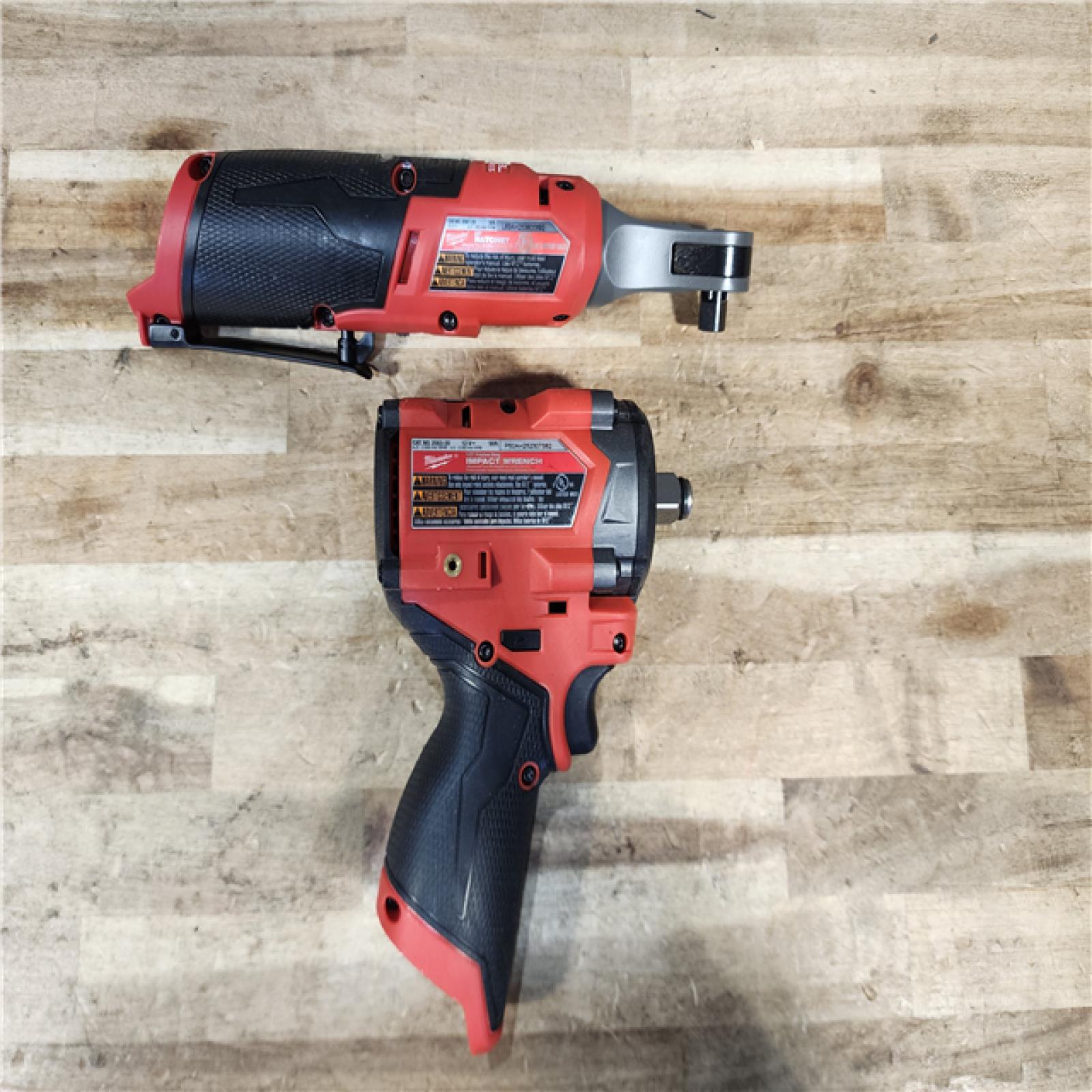 HOUSTON LOCATION - AS-IS MILWAUKEE 2 TOOL COMBO KIT W/ (2) BATTERY & CHARGER