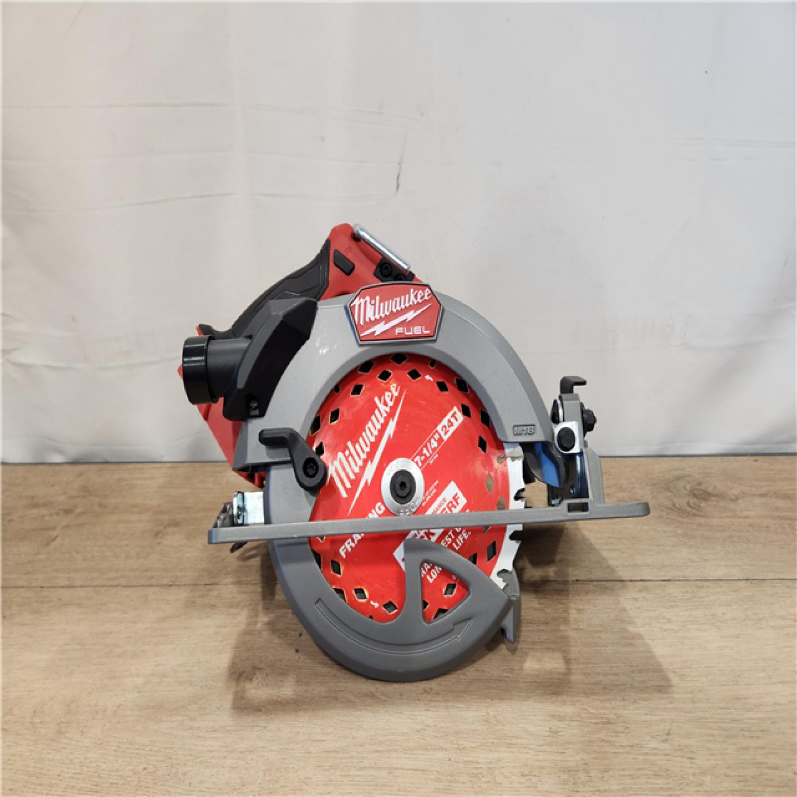 AS-IS- Milwaukee M18 FUEL 7-1/4 Inch Circular Saw (Bare Tool)