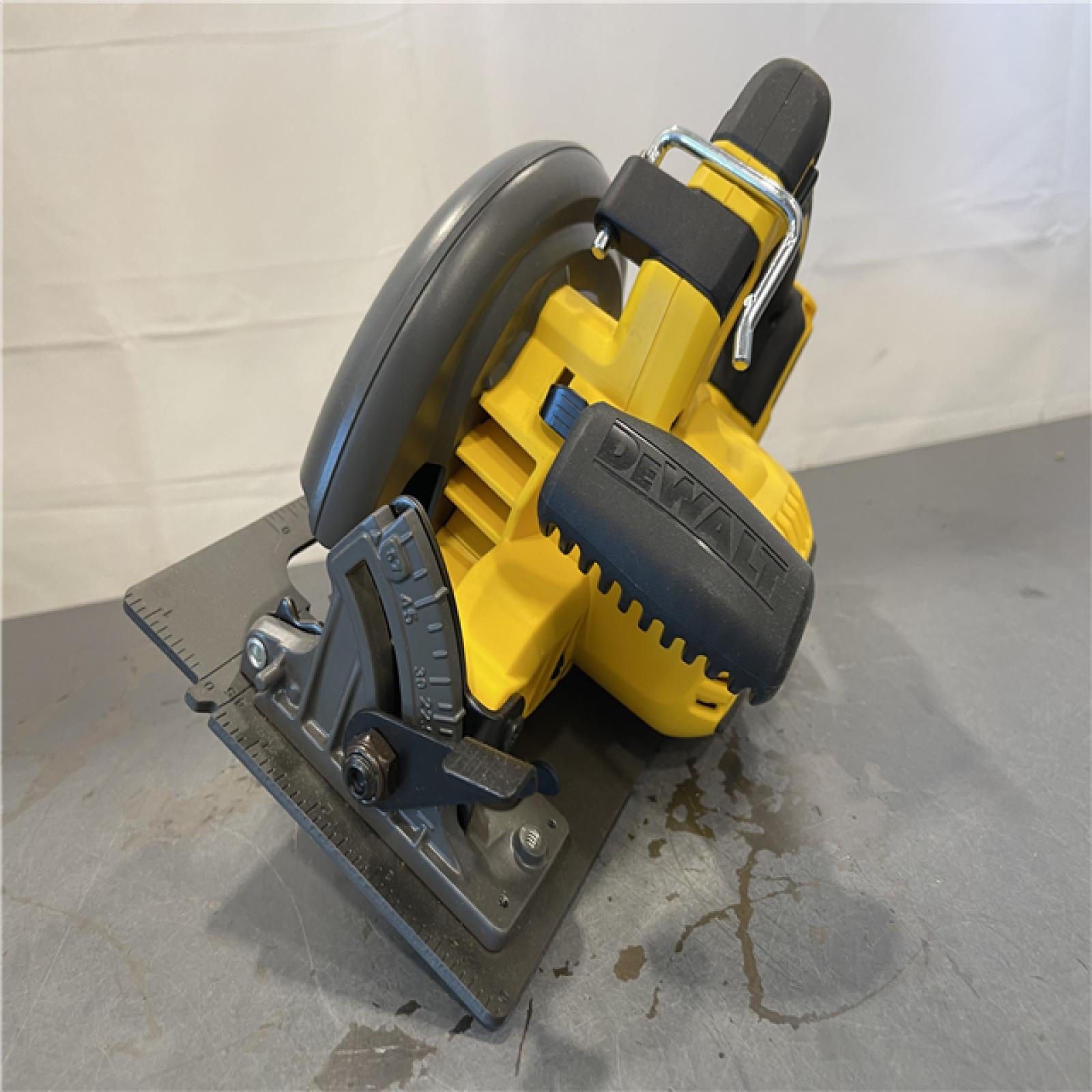 AS-IS - DeWALT FLEXVOLT 60V MAX Cordless Brushless 7-1/4 in. Circular Saw with Brake