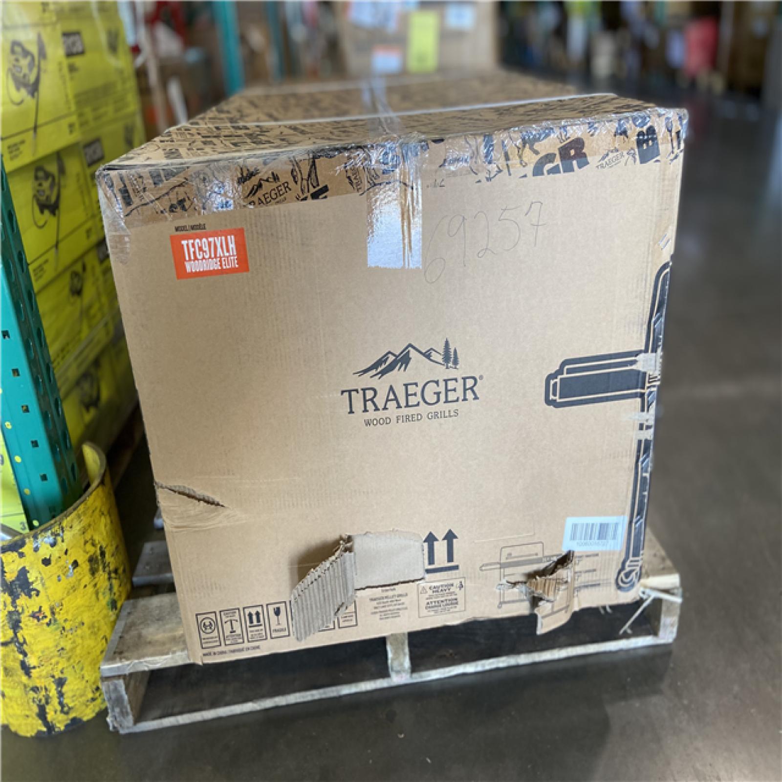 DALLAS LOCATION - Traeger Woodridge Elite Wi-Fi Pellet Grill and Smoker in Black