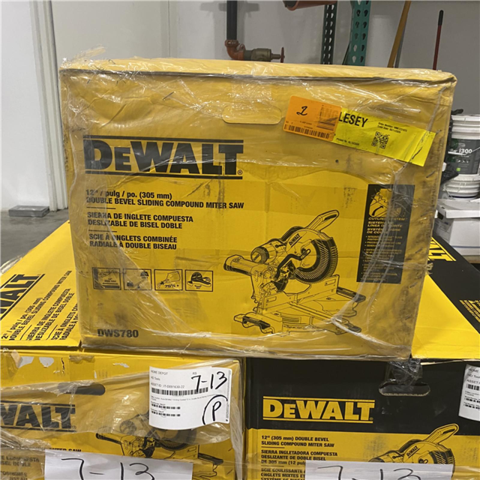 Dallas Location - NEW- DEWALT 15 Amp Corded 12 in. Double Bevel Sliding Compound Miter Saw