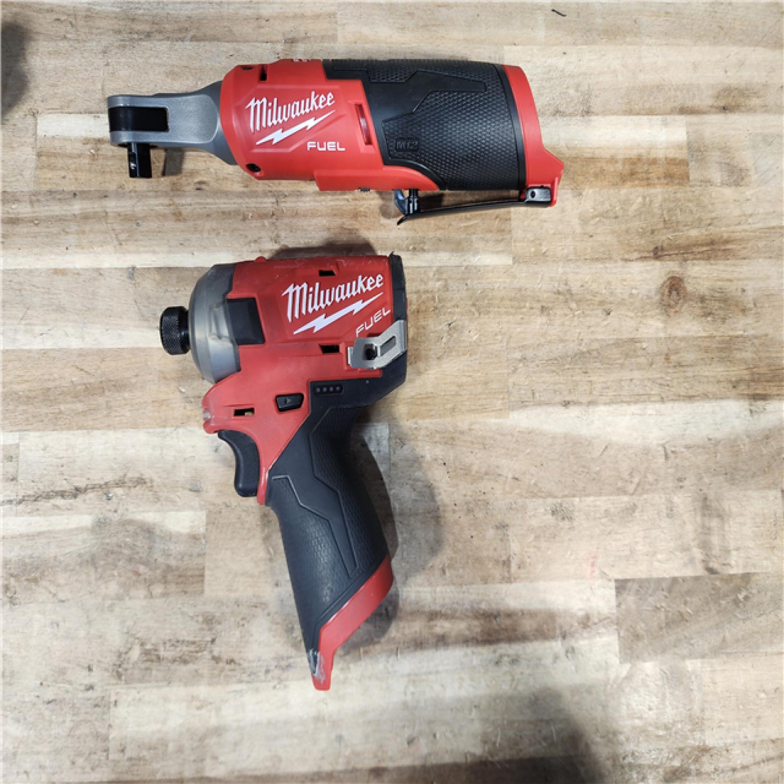 HOUSTON LOCATION - AS-IS MILWAUKEE 2 TOOL COMBO KIT W/ (2) BATTERY & CHARGER