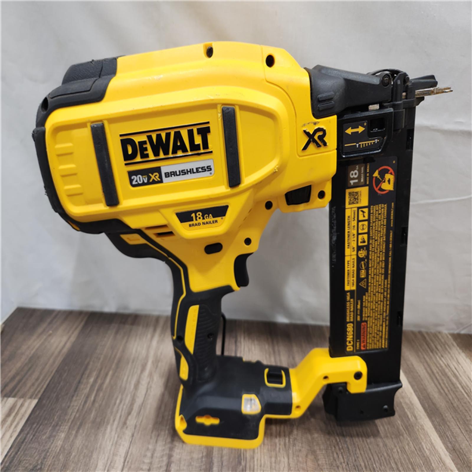 AS-IS- DeWalt 20V MAX XR Lithium-Ion Cordless 18-Gauge Brad Nailer (Tool Only)