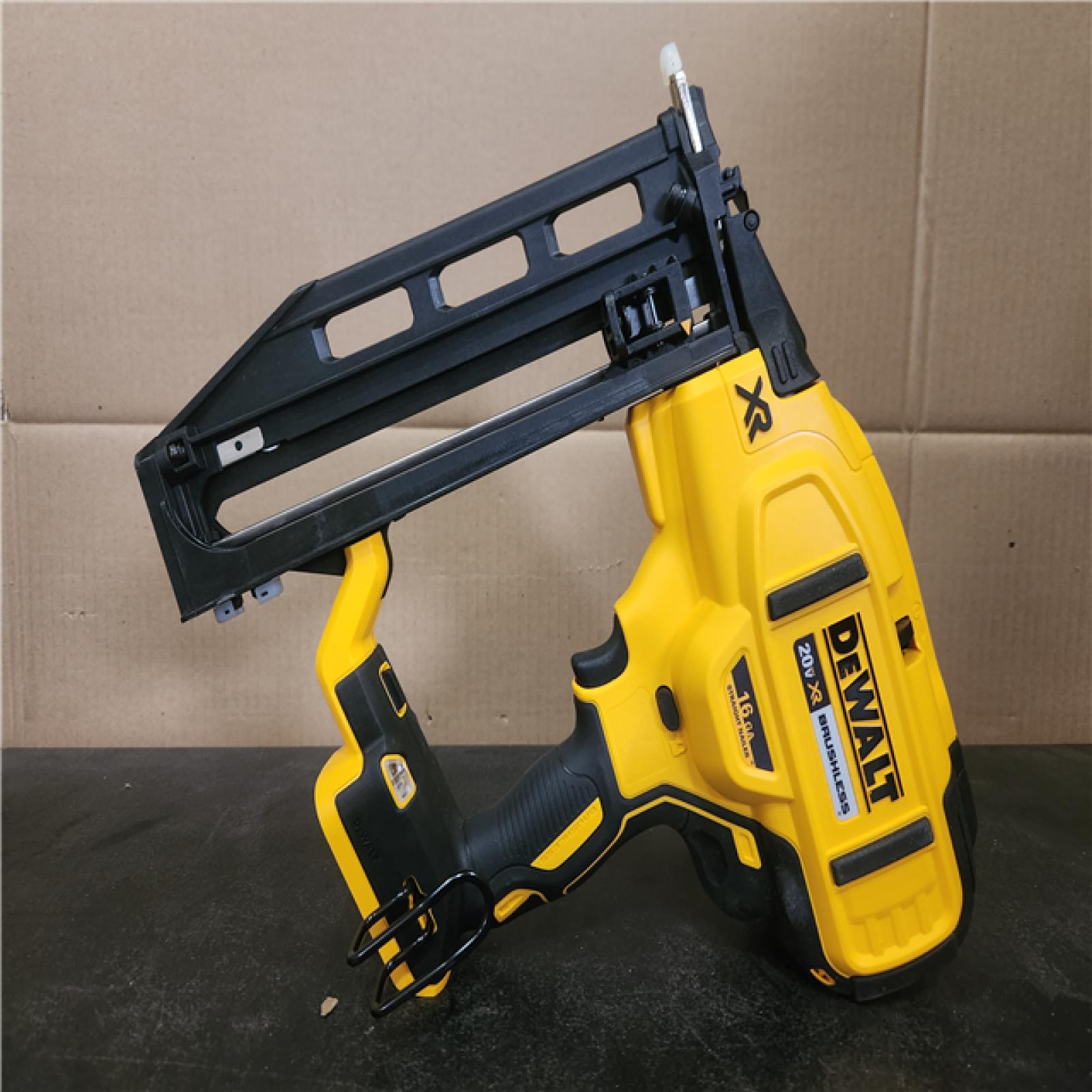 Phoenix LIKE NEW DEWALT 20V MAX XR 16-Gauge Lithium-Ion Cordless Finish Nailer (Tool Only)