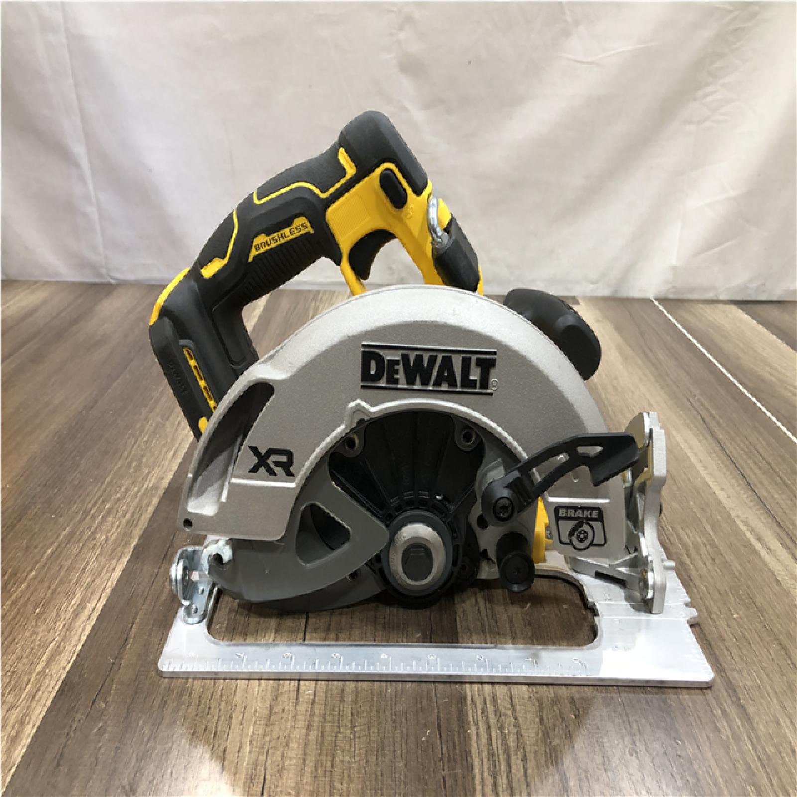 AS-IS DEWALT 20-Volt MAX 7-1/4 in. Cordless Circular Saw (Tool Only)