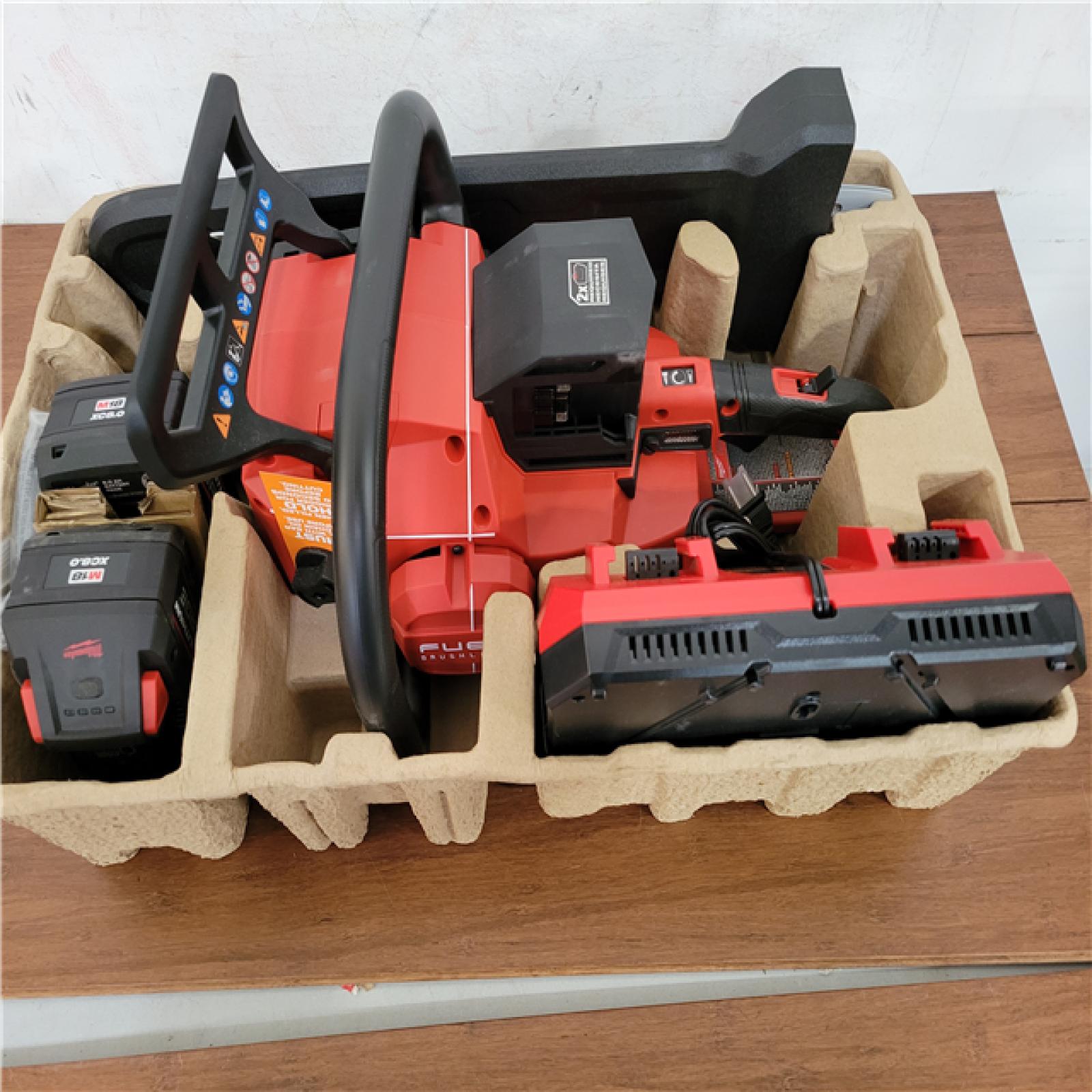 California NEW Milwaukee 20 Dual Battery Chainsaw Kit  Includes (2) Batteries & Charger
