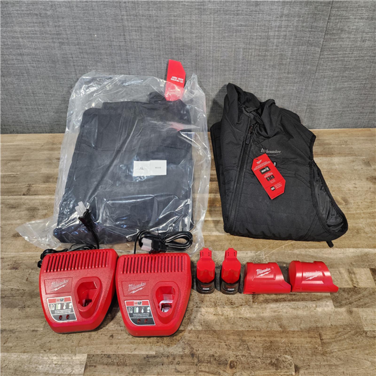 HOUSTON LOCATION - AS-IS MILWAUKEE 2 HEATED CLOTHING COMBO KIT