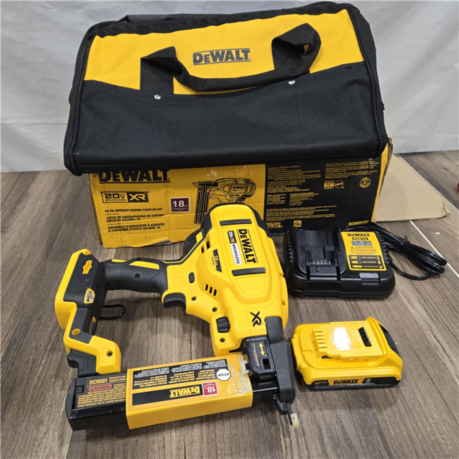 AS-IS DEWALT XR 18 GA NARROW CROWN STAPLER KIT (DCN681D1)