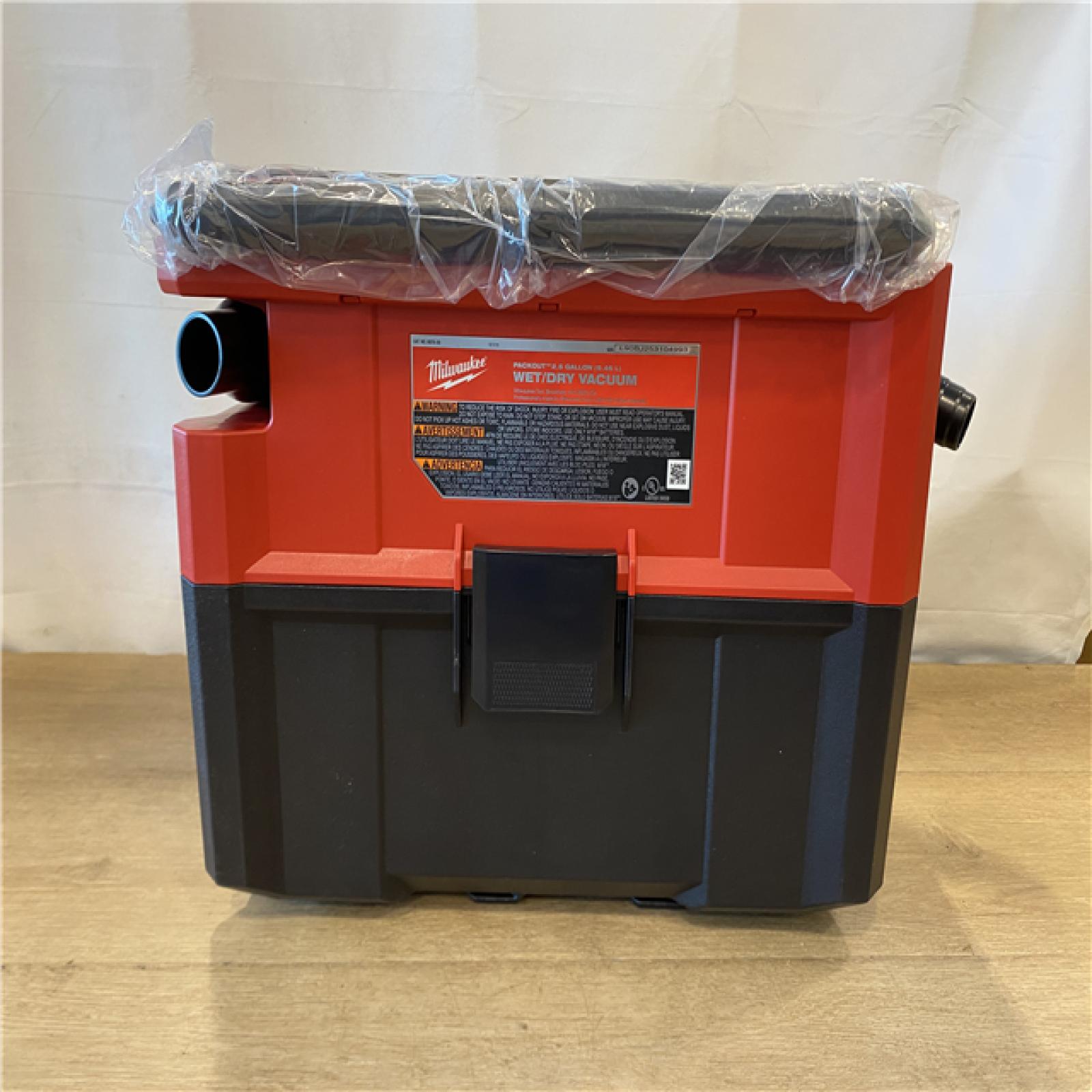 AS-IS Milwaukee FUEL PACKOUT 18-Volt Lithium-Ion Cordless 2.5 Gal. Wet/Dry Vacuum (Vacuum-Only)