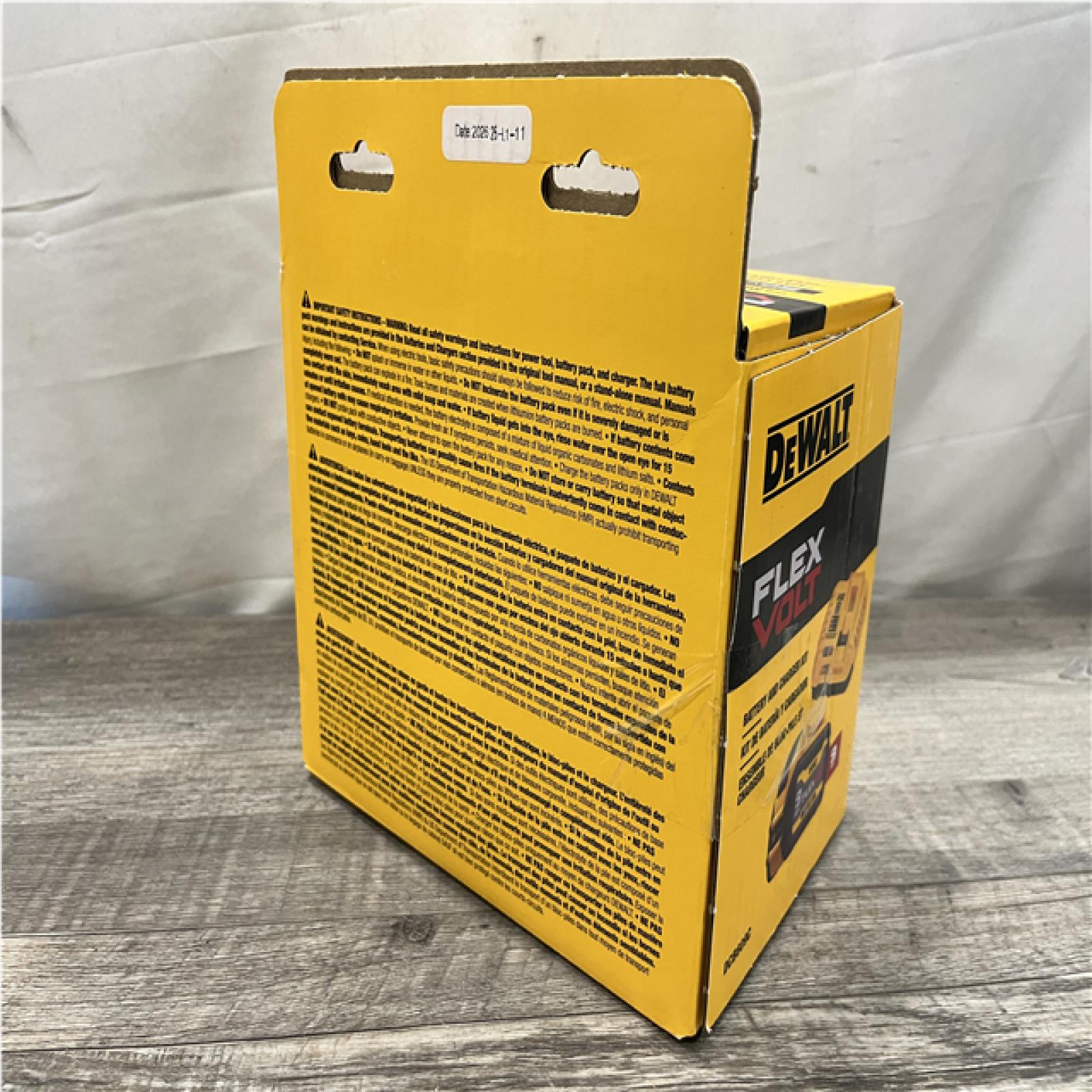 NEW - DEWALT 20V/60V MAX FLEXVOLT Lithium-Ion 9.0Ah Battery and Charger Starter Kit