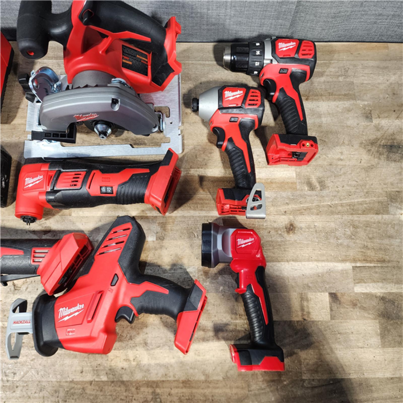 HOUSTON LOCATION - AS-IS MILWAUKEE 7 TOOL COMBO KIT W/ (2) BATTERY & CHARGER