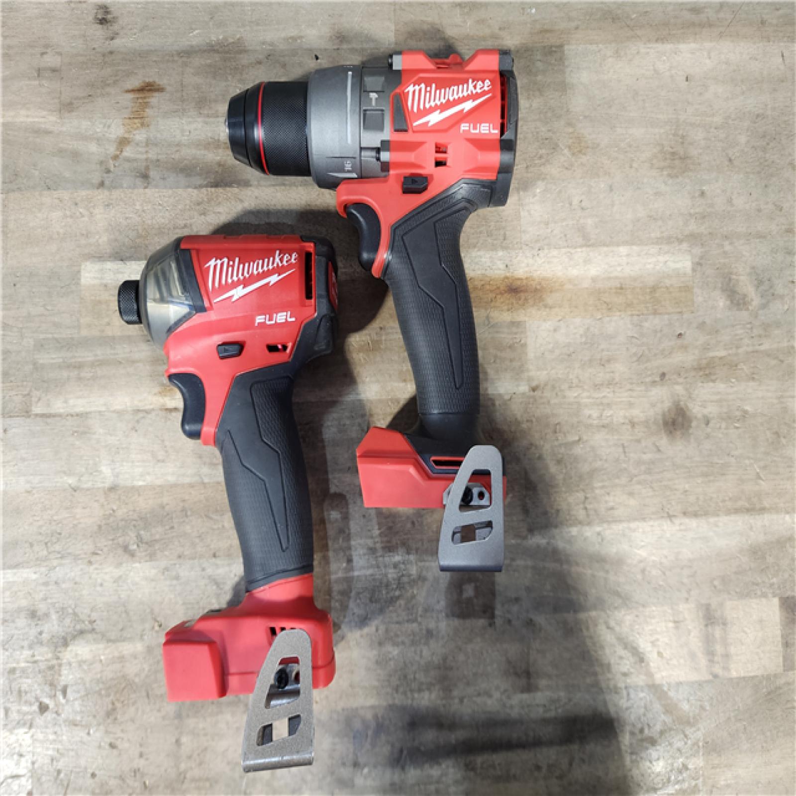 HOUSTON LOCATION - AS-IS MILWAUKEE 2 TOOL COMBO KIT W/ (2) BATTERY & CHARGER